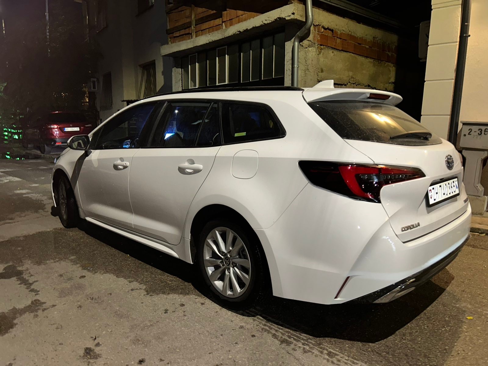 TOYOTA 1.8 HSD Comfort-image-5