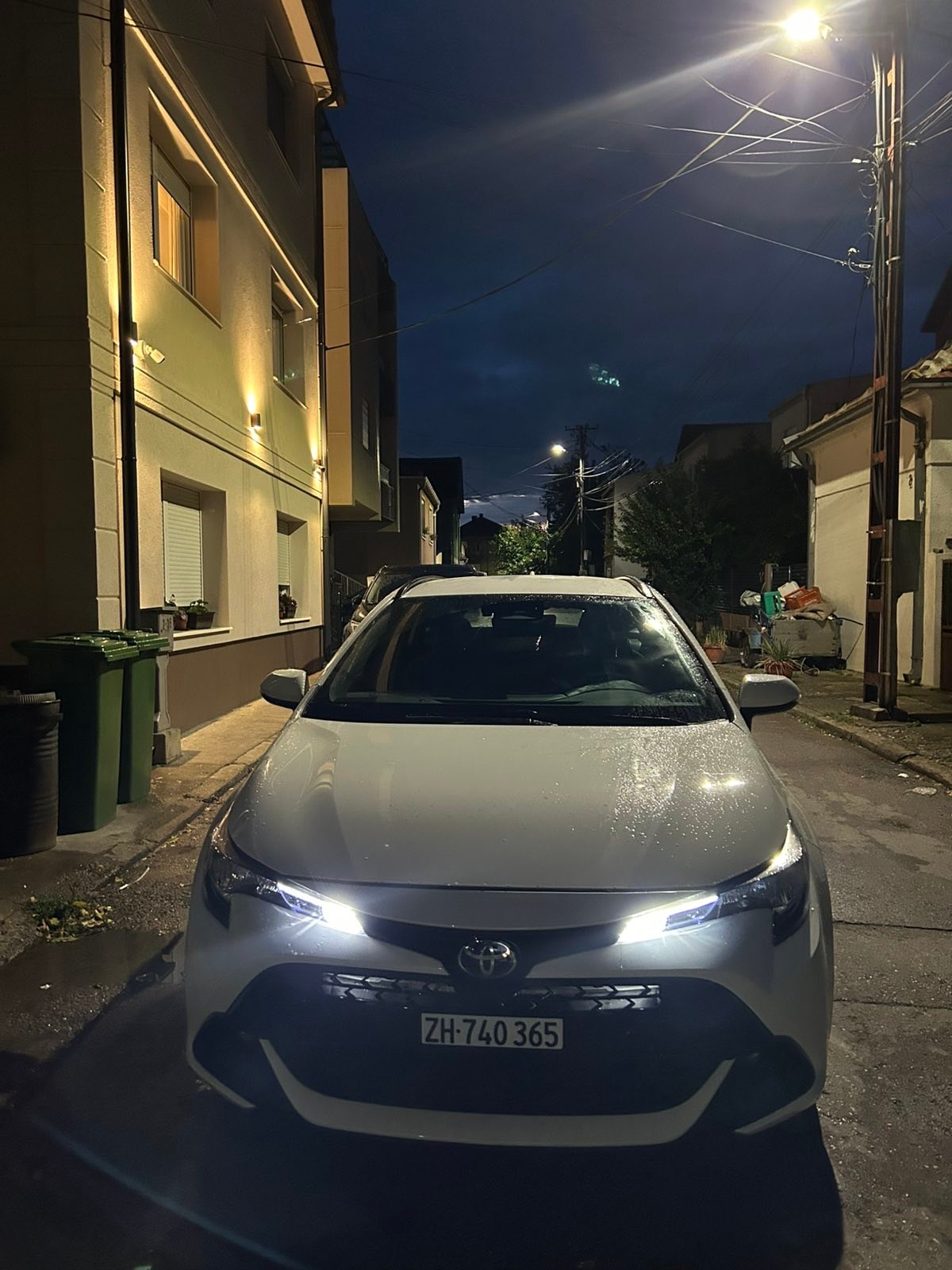 TOYOTA 1.8 HSD Comfort-image-1
