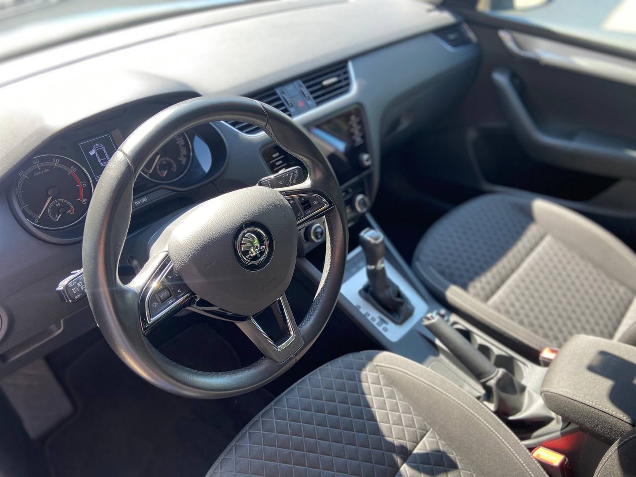 SKODA Octavia Combi 1.5 TSI Swiss Line DSG-image-13