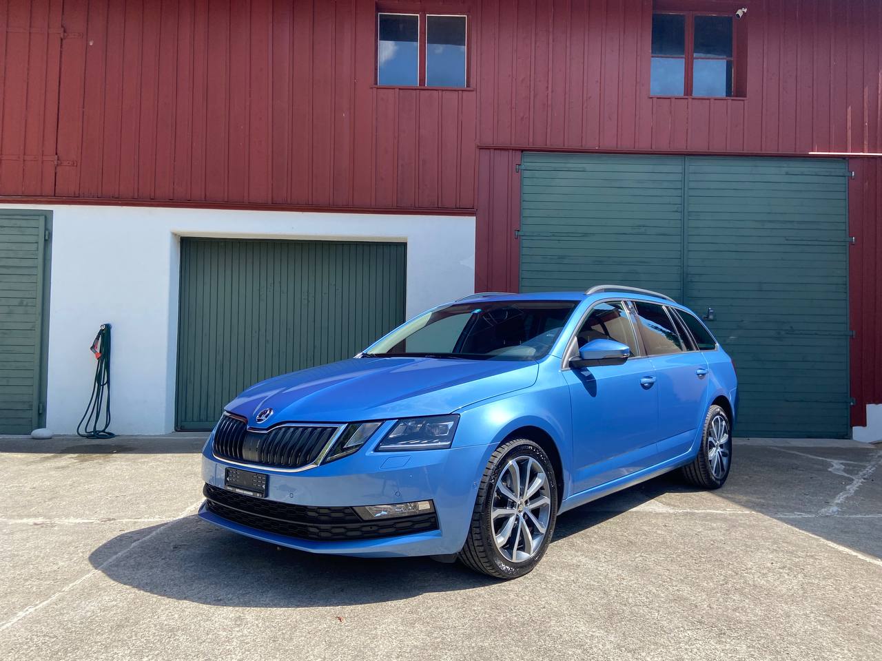 SKODA Octavia Combi 1.5 TSI Swiss Line DSG-image-0