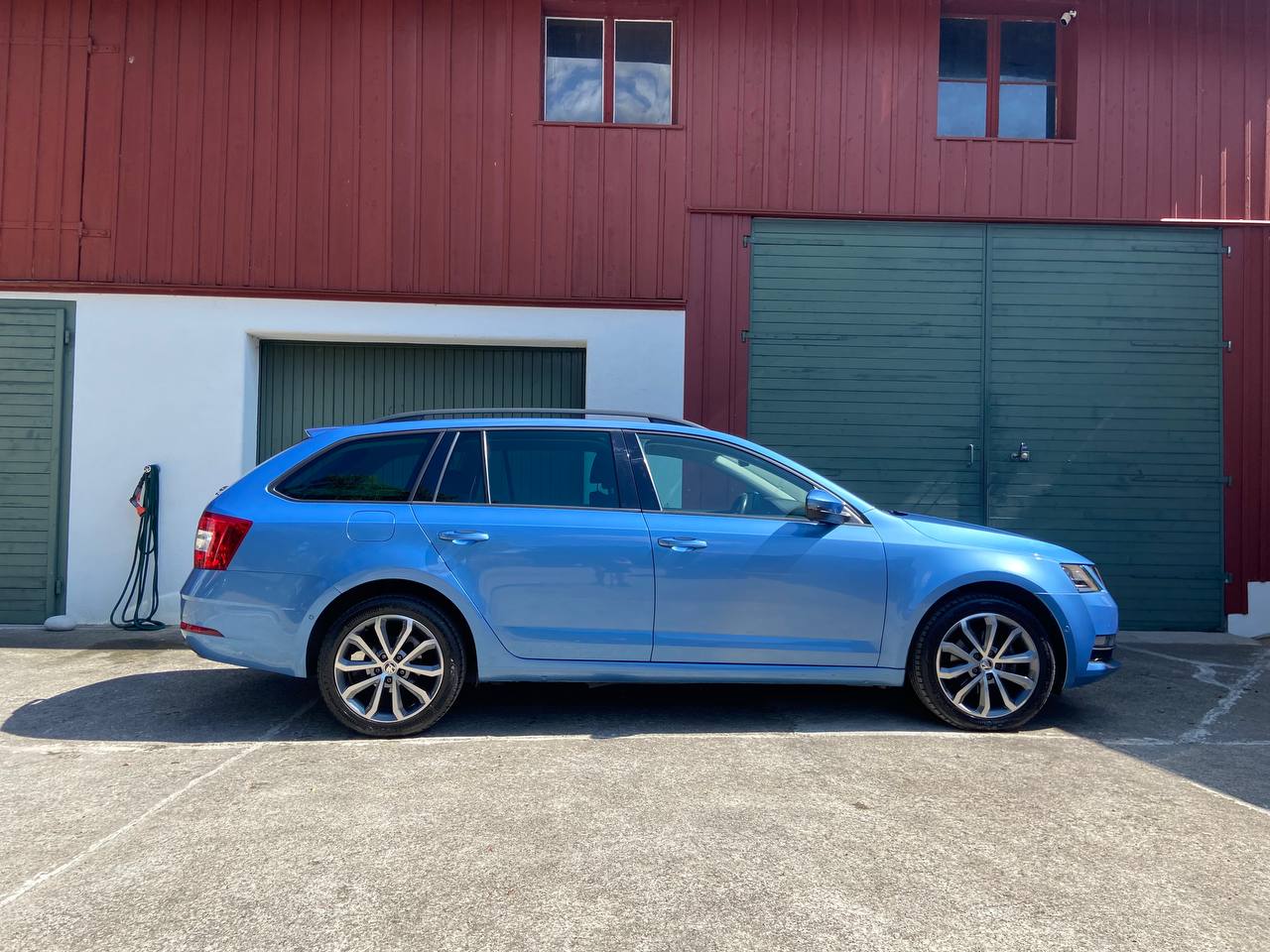 SKODA Octavia Combi 1.5 TSI Swiss Line DSG-image-3