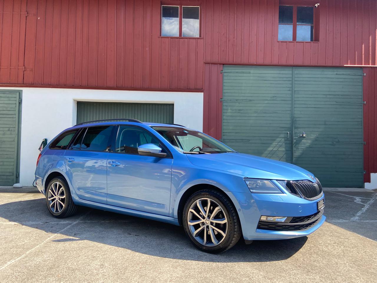 SKODA Octavia Combi 1.5 TSI Swiss Line DSG-image-4