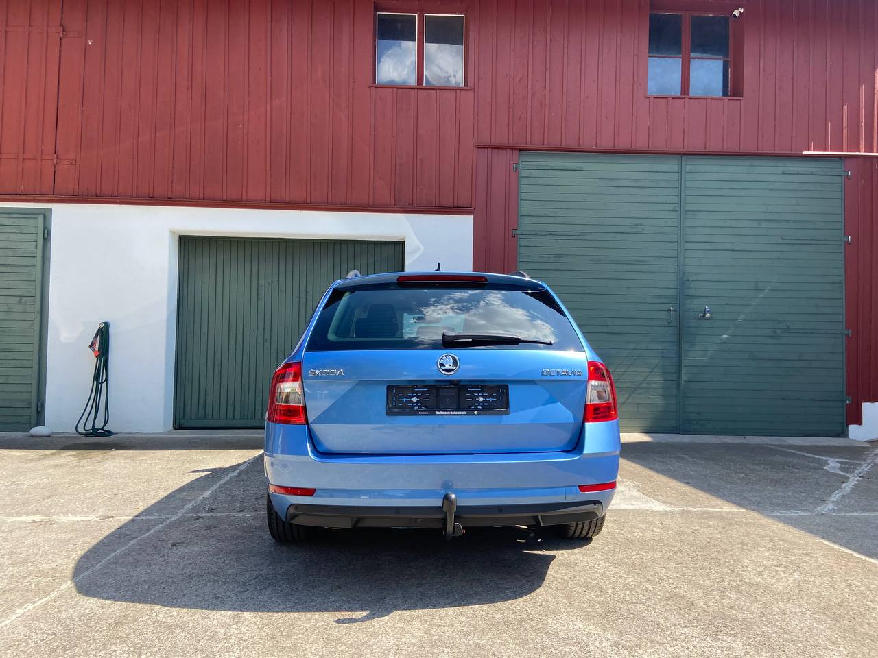 SKODA Octavia Combi 1.5 TSI Swiss Line DSG-image-2