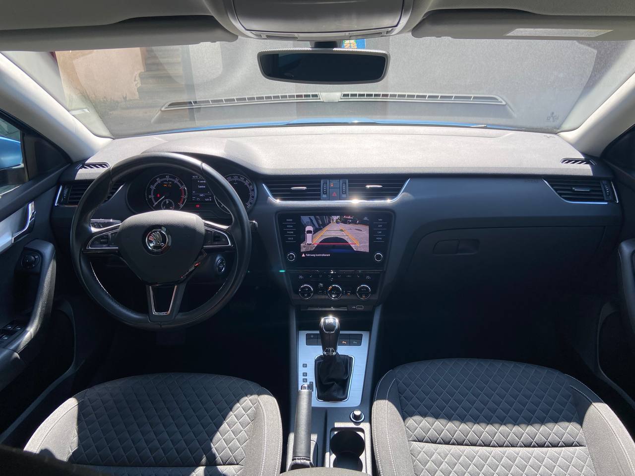 SKODA Octavia Combi 1.5 TSI Swiss Line DSG-image-10
