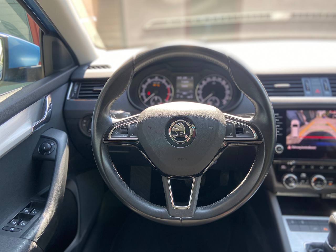 SKODA Octavia Combi 1.5 TSI Swiss Line DSG-image-11
