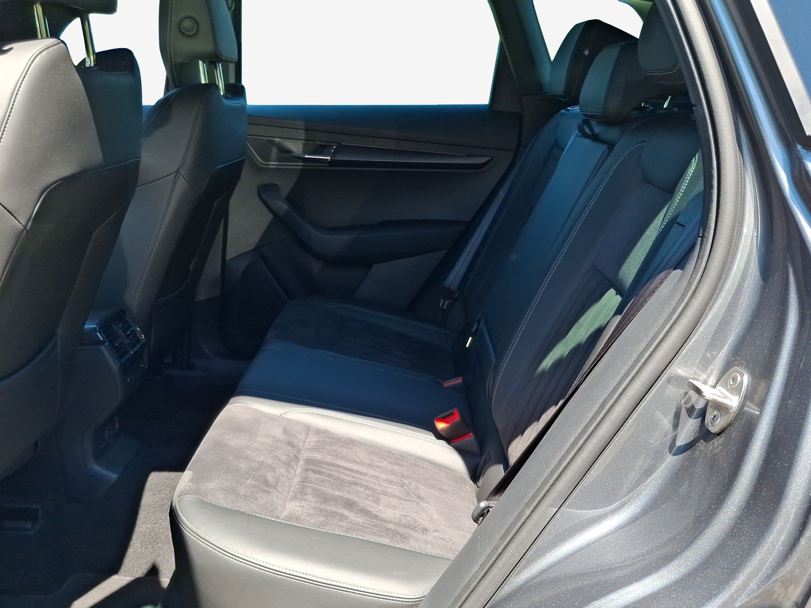 SKODA Karoq 2.0 TSI SportLine 4x4 DSG-image-11