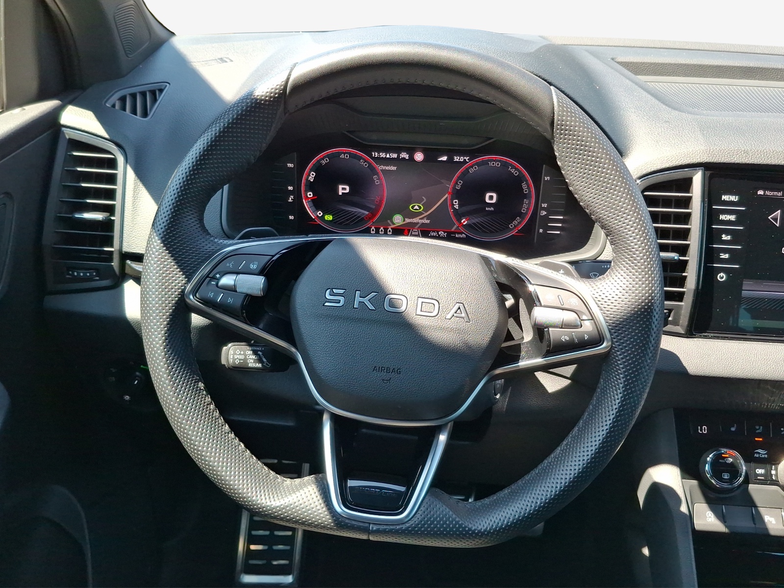 SKODA Karoq 2.0 TSI SportLine 4x4 DSG-image-9