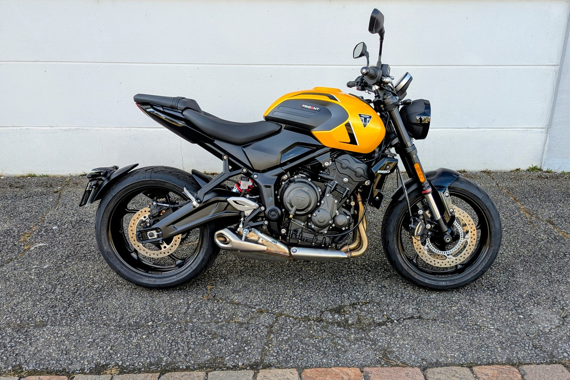 TRIUMPH Trident 660