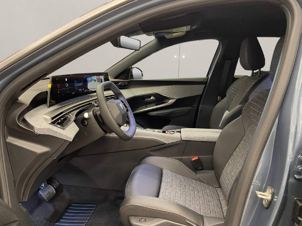 PEUGEOT 3008 1.2 Hybrid Allure Premium-image-4