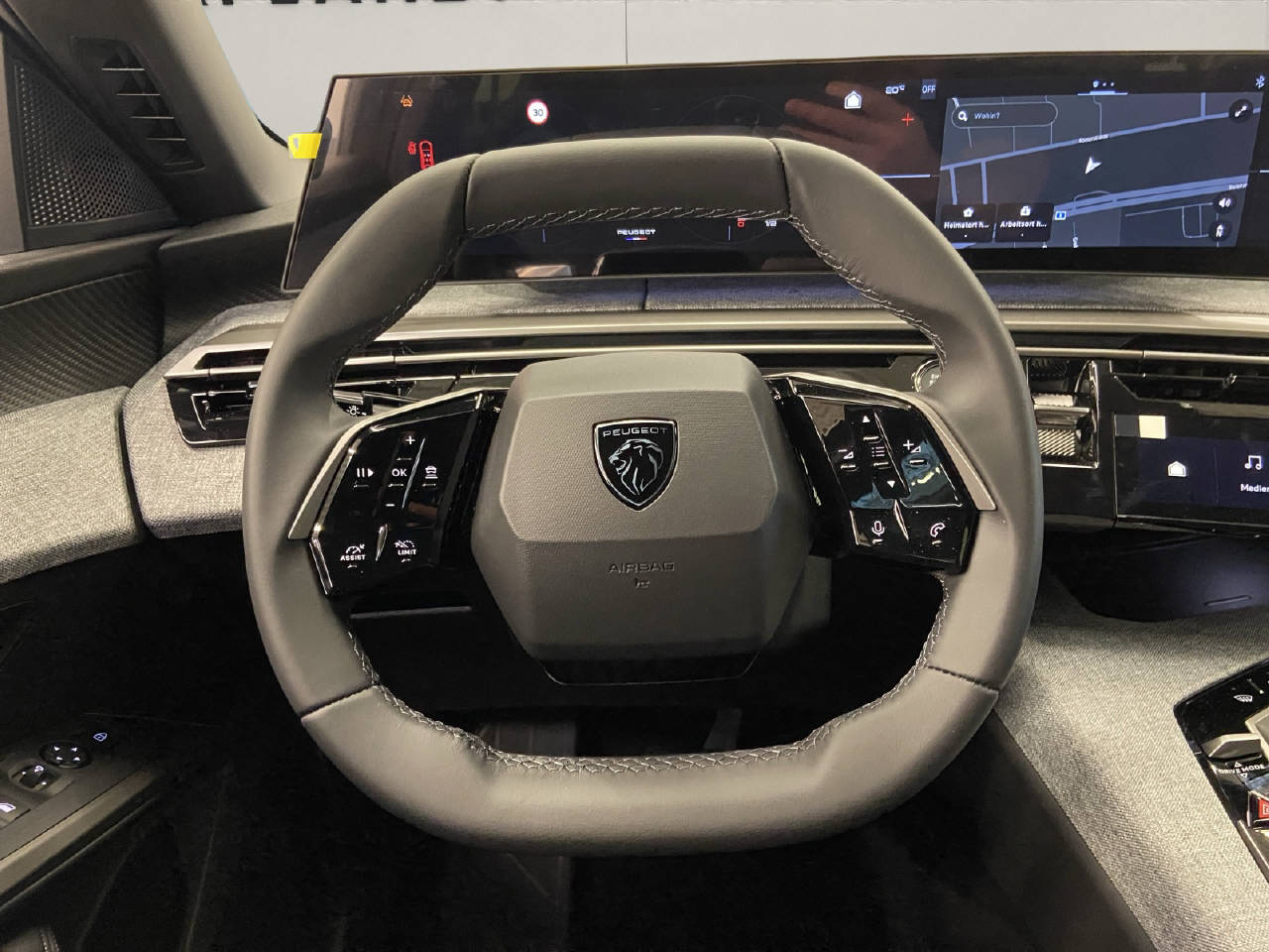 PEUGEOT 3008 1.2 Hybrid Allure Premium-image-6