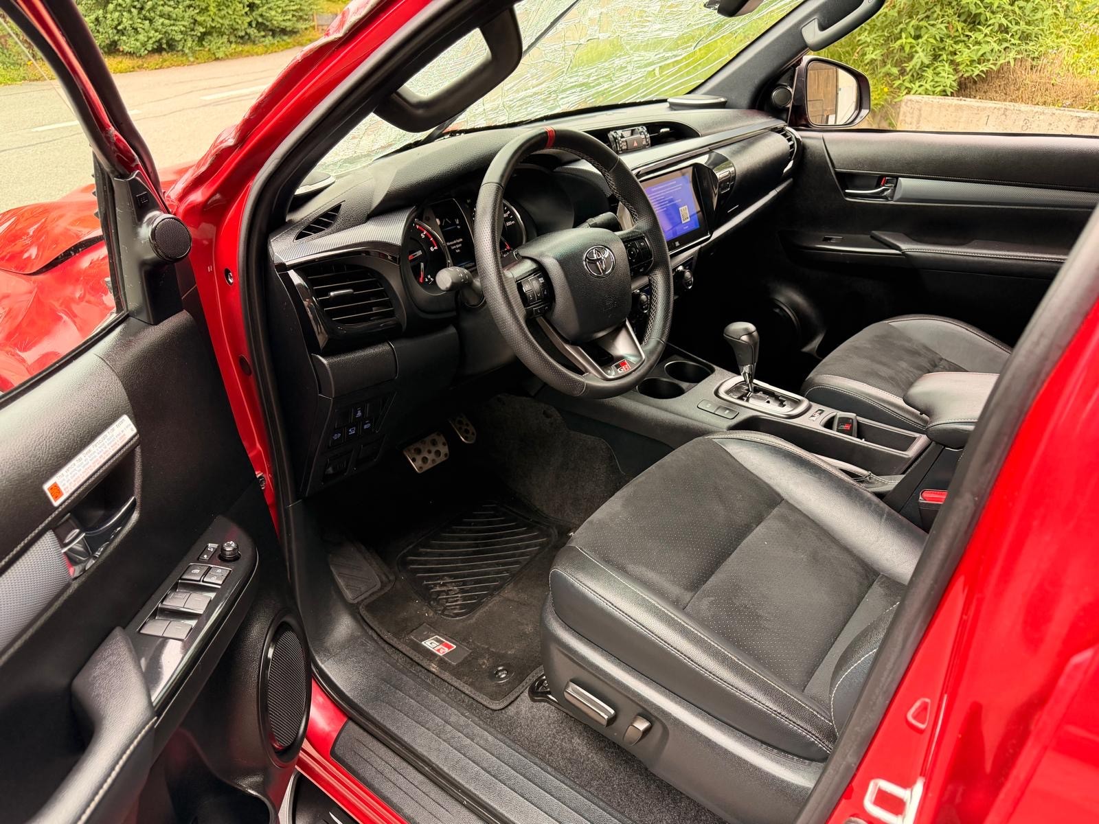TOYOTA Hilux 2.8d GR Sport II Double Cab 4x4 A-image-8