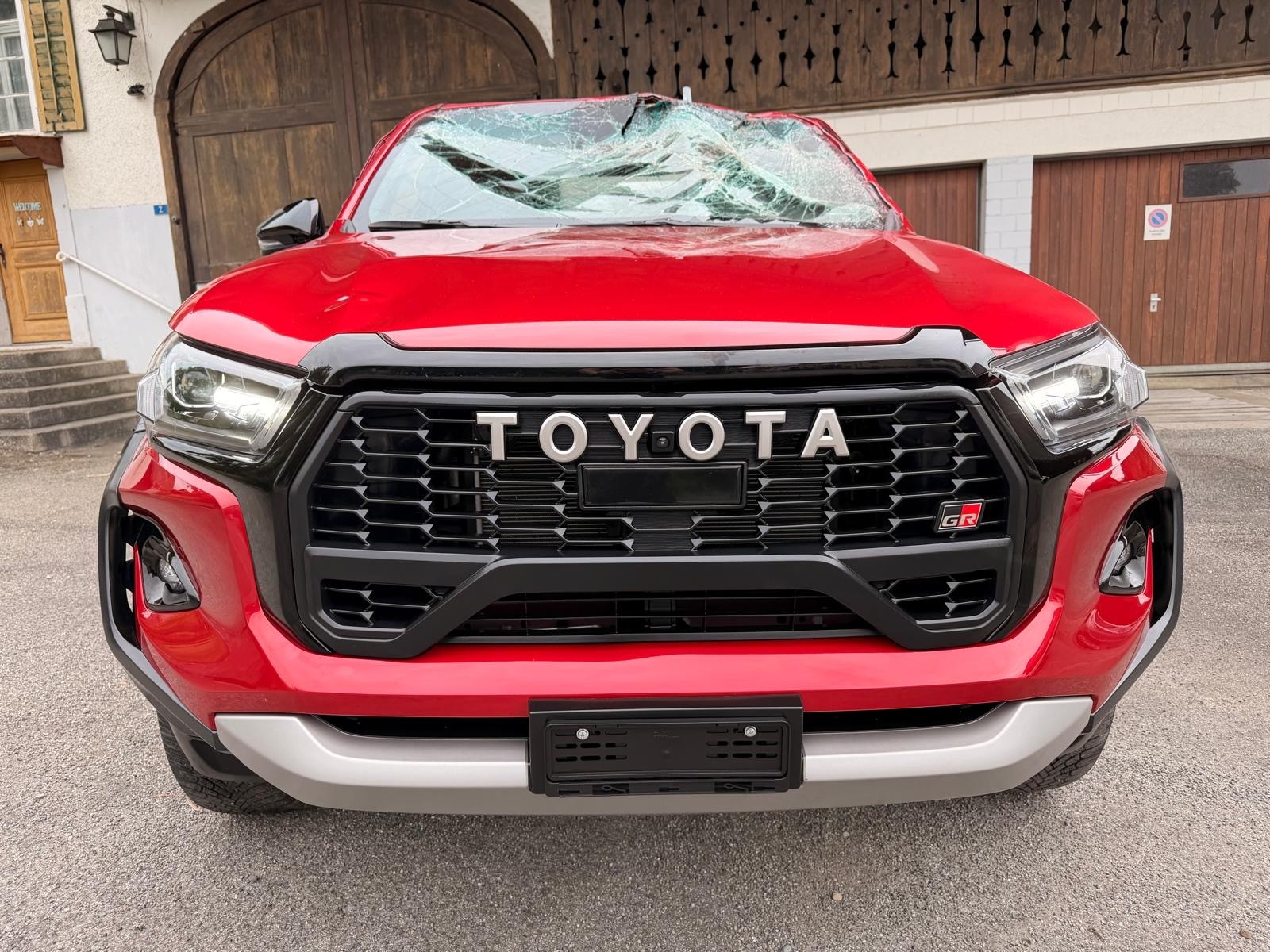 TOYOTA Hilux 2.8d GR Sport II Double Cab 4x4 A-image-6