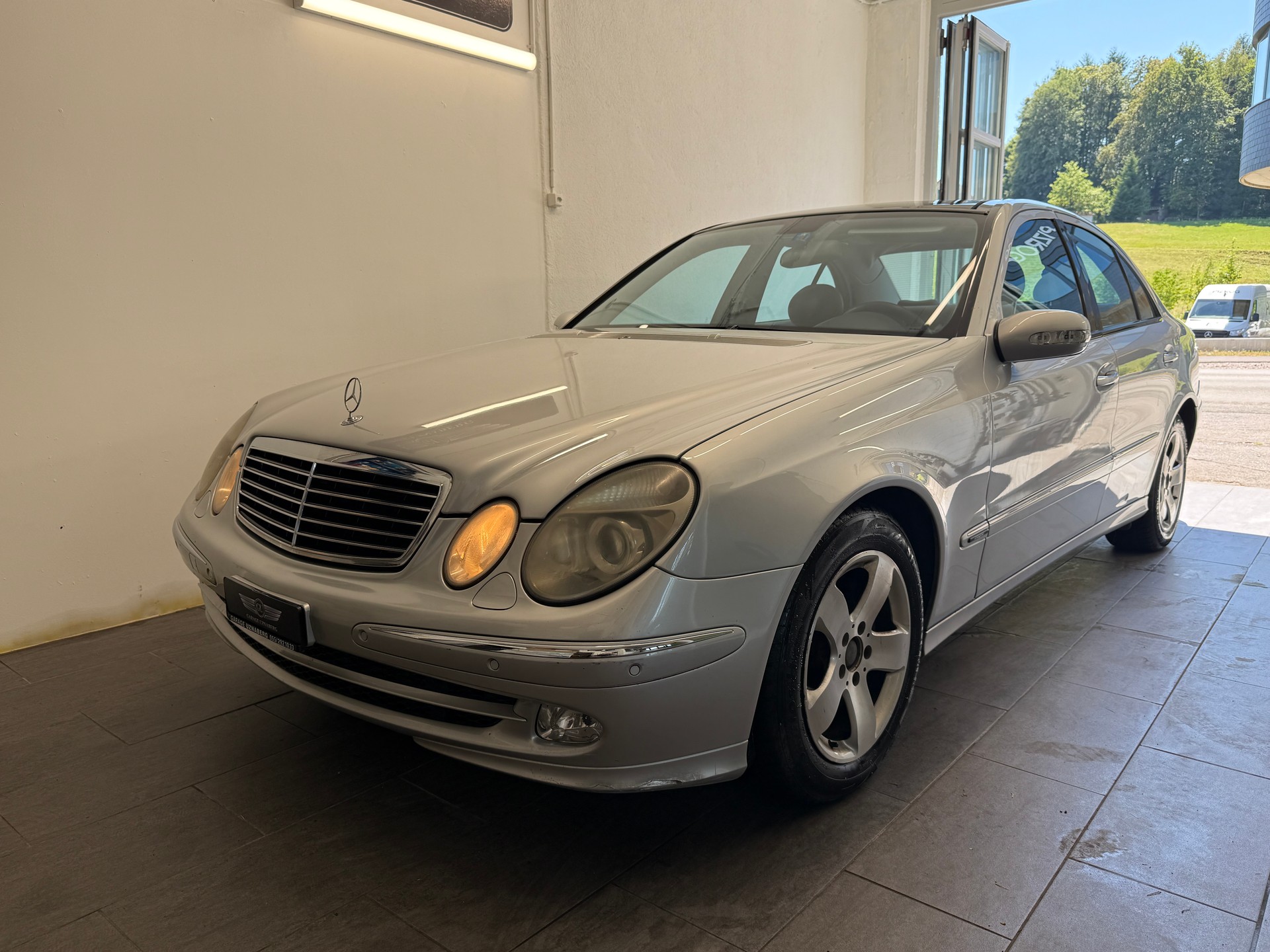 MERCEDES-BENZ E 270 CDI Avantgarde-image-0