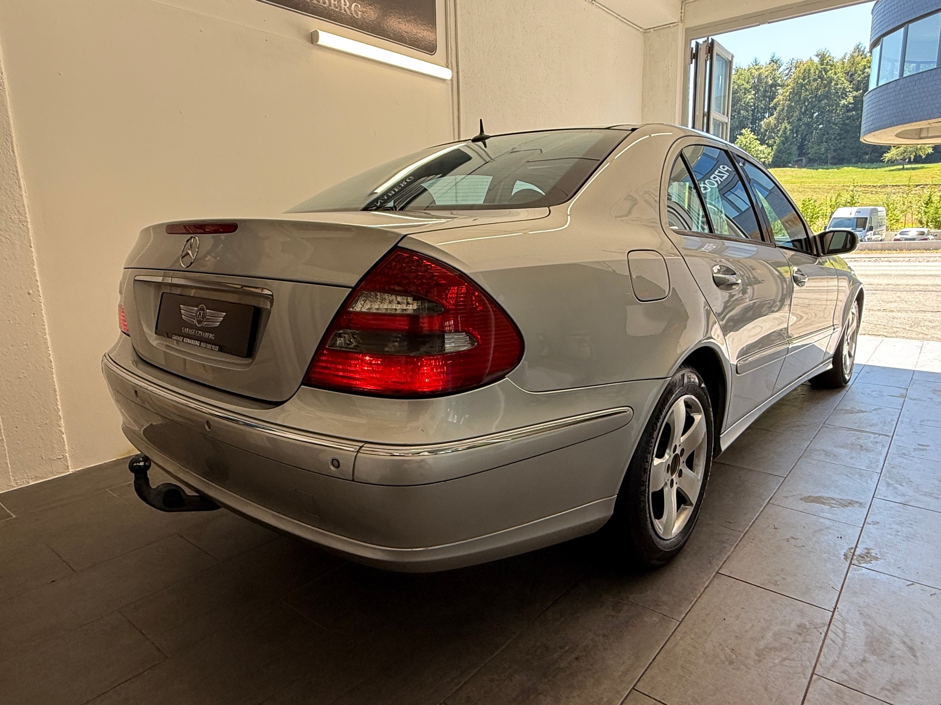 MERCEDES-BENZ E 270 CDI Avantgarde-image-4