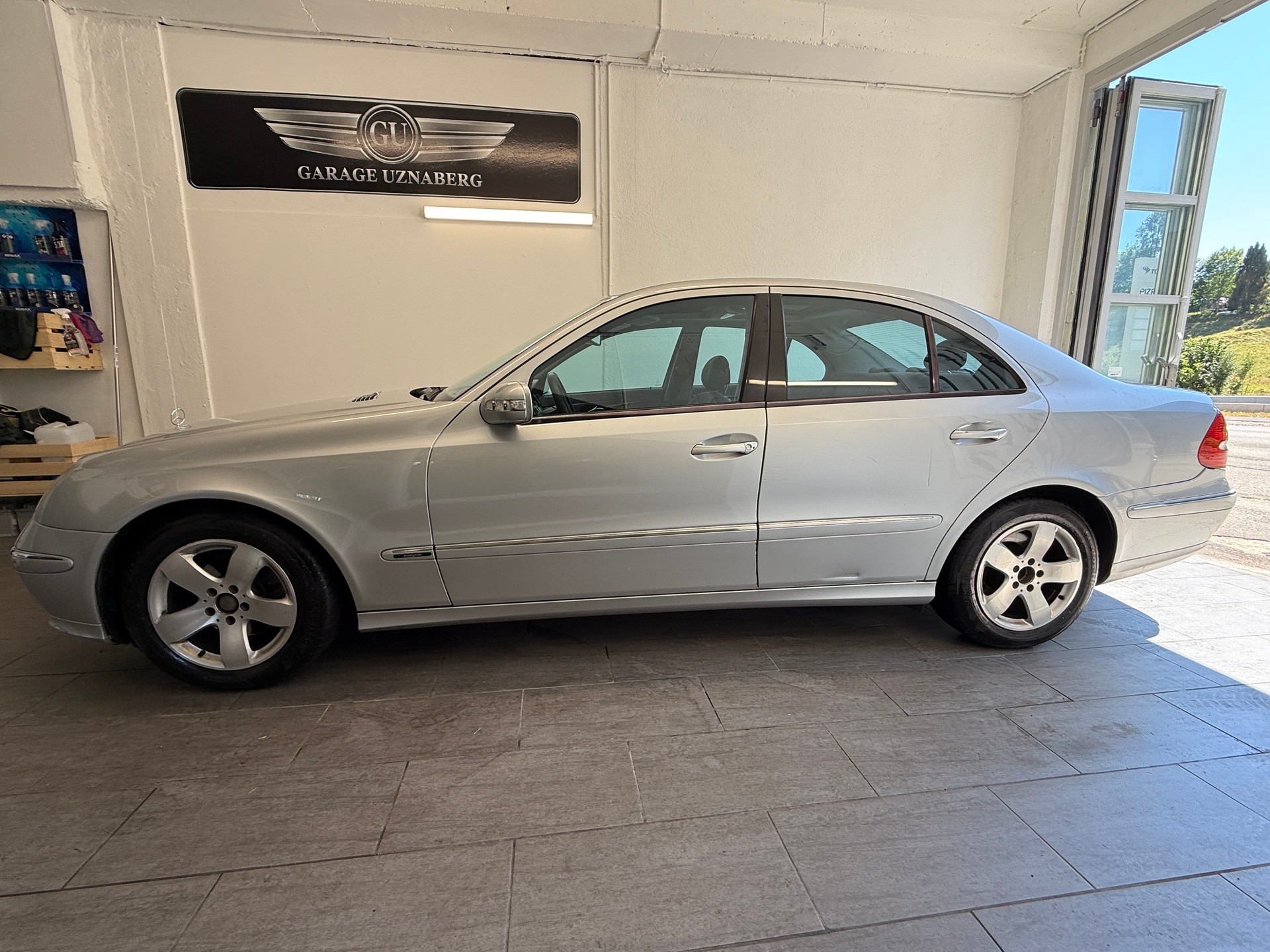 MERCEDES-BENZ E 270 CDI Avantgarde-image-1