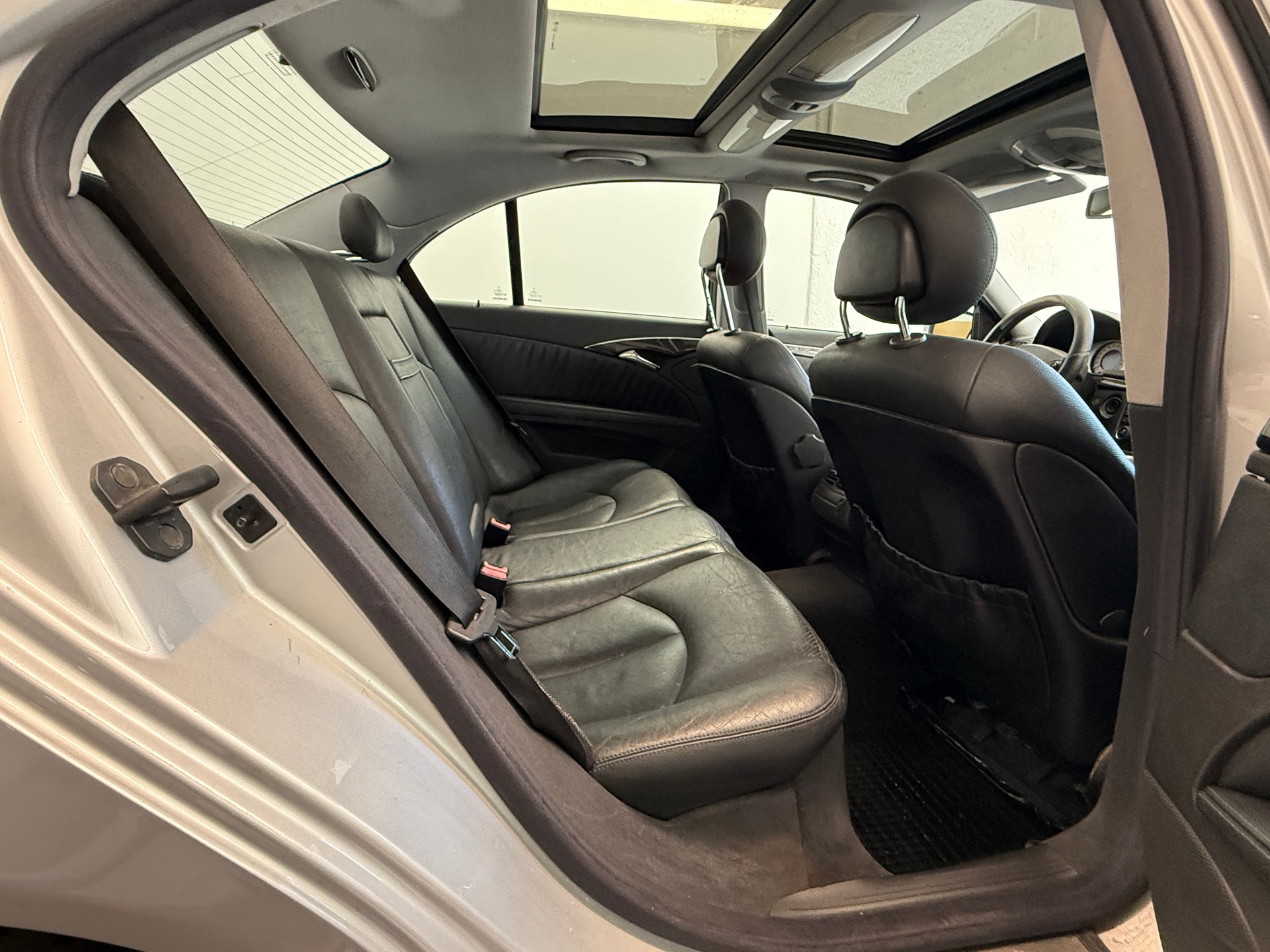 MERCEDES-BENZ E 270 CDI Avantgarde-image-15