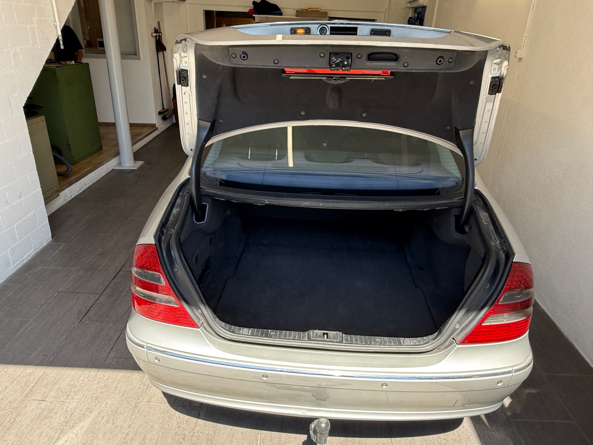 MERCEDES-BENZ E 270 CDI Avantgarde-image-8