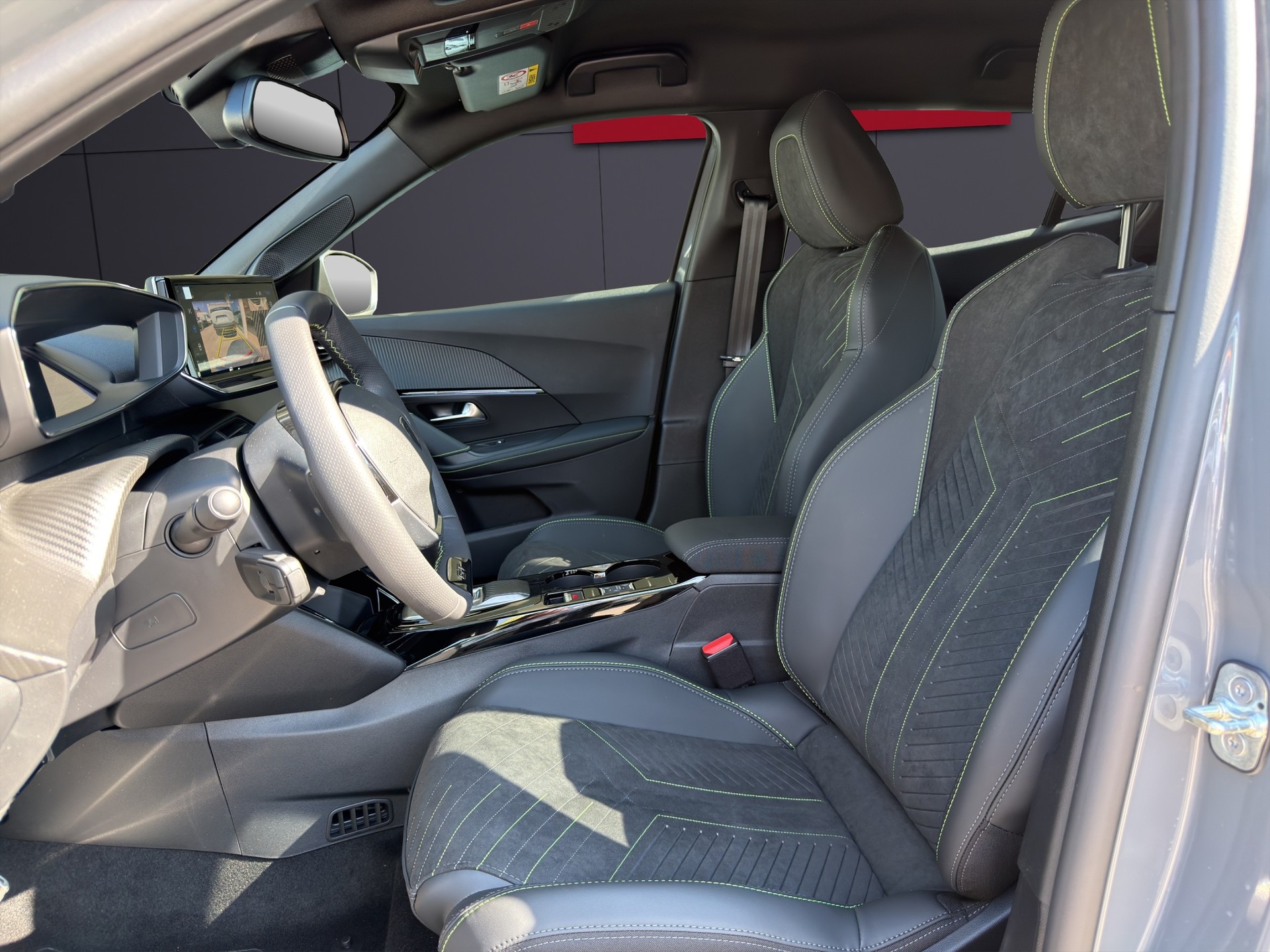 PEUGEOT 2008 1.2 MHEV GT Exclusive-image-5