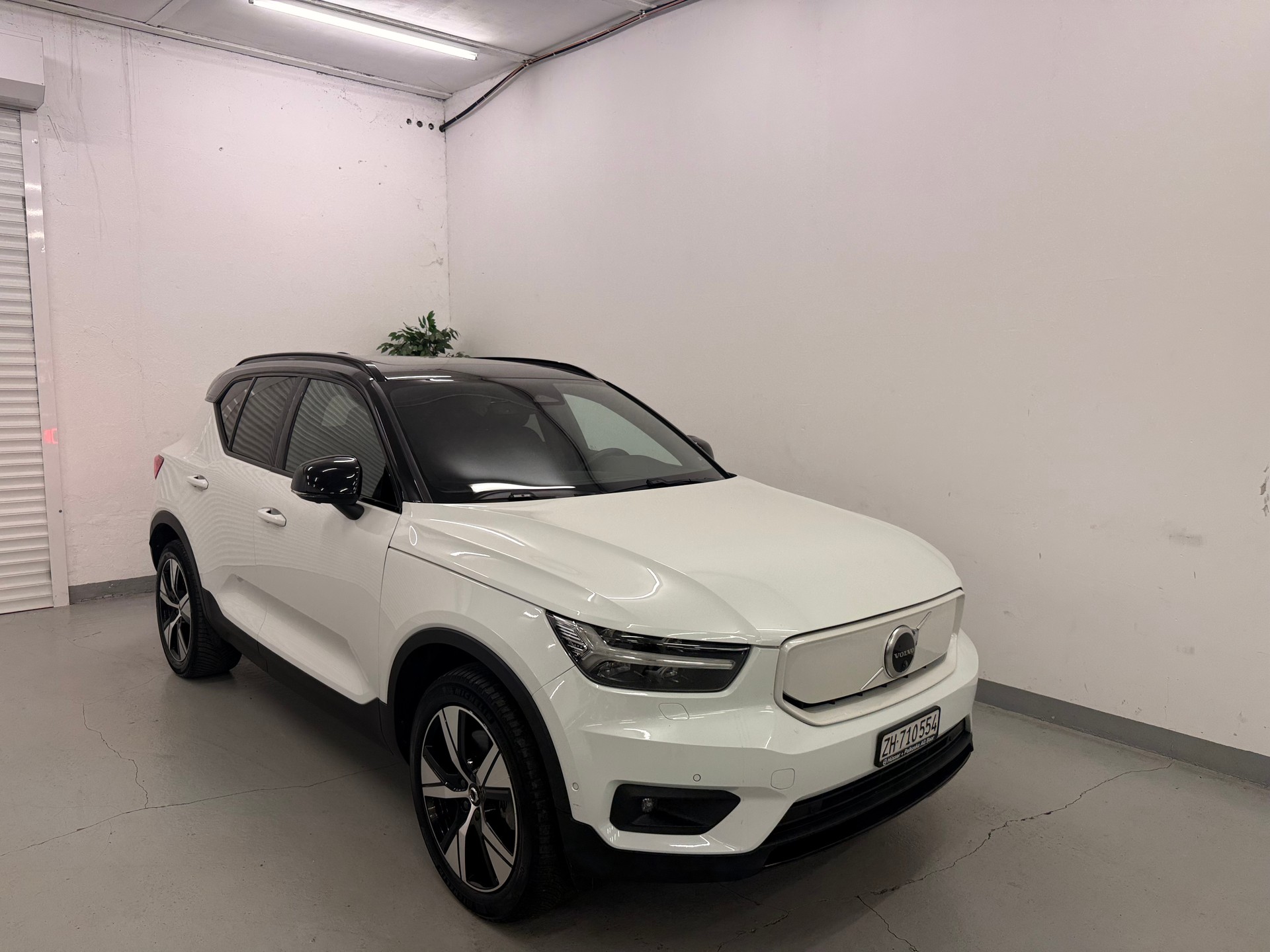 VOLVO XC40 Recharge P8 Twin AWD Pure Electric Plus-image-1
