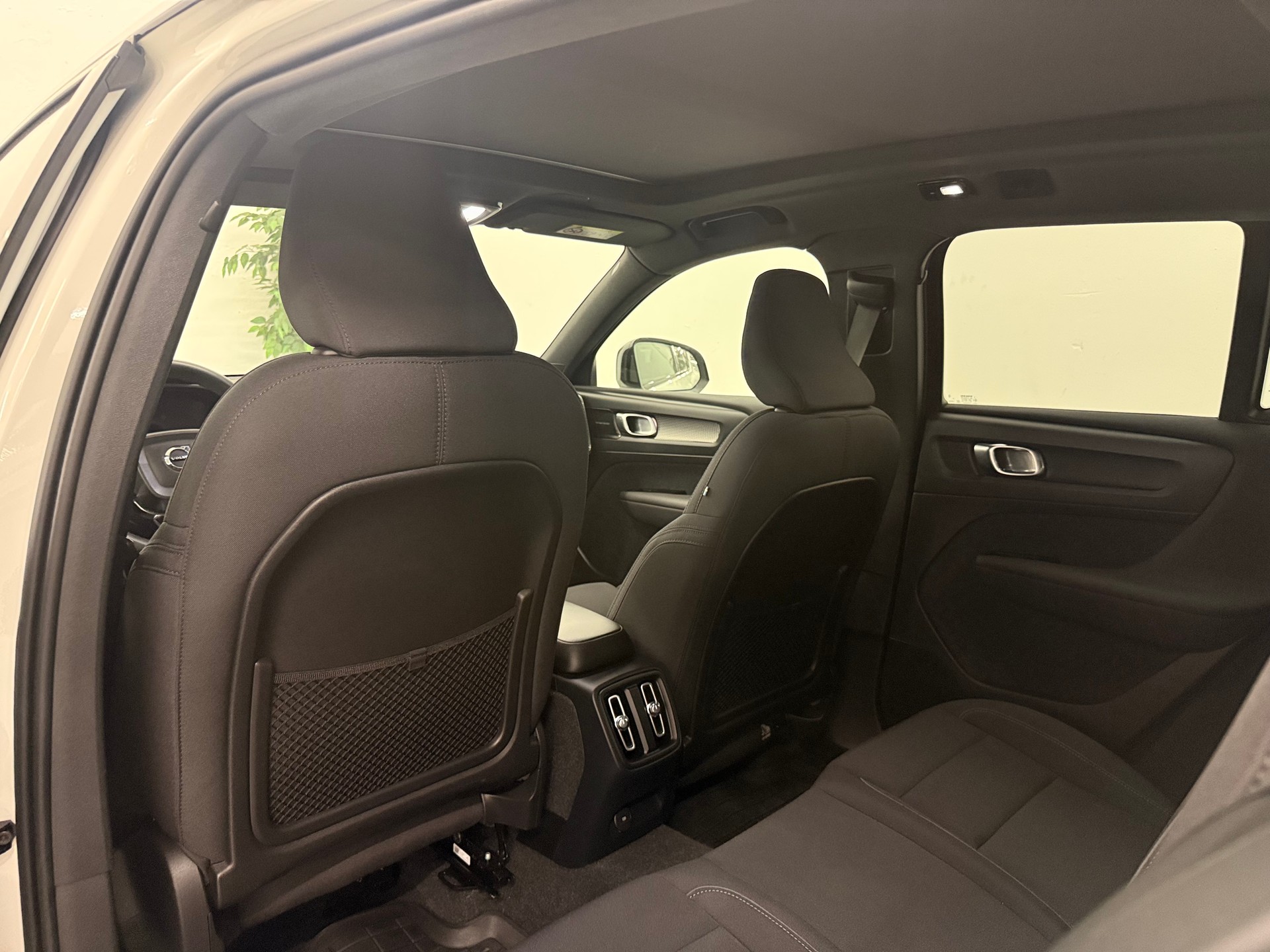 VOLVO XC40 Recharge P8 Twin AWD Pure Electric Plus-image-9