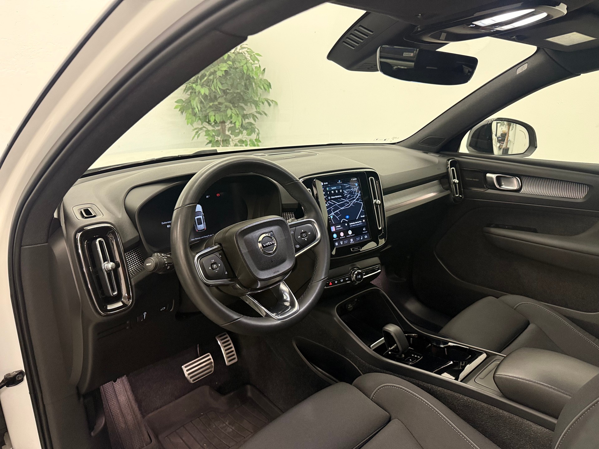 VOLVO XC40 Recharge P8 Twin AWD Pure Electric Plus-image-7