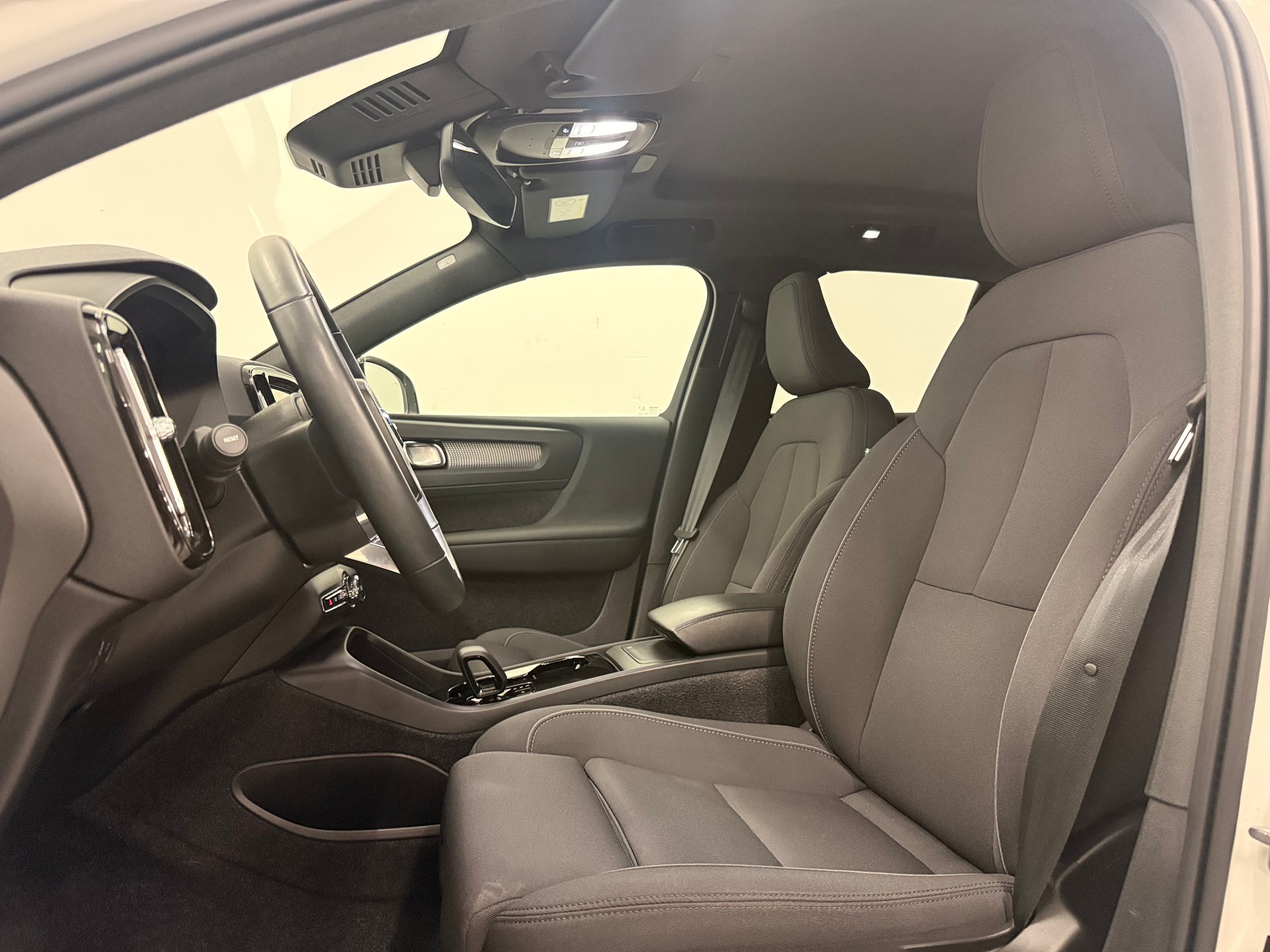 VOLVO XC40 Recharge P8 Twin AWD Pure Electric Plus-image-8