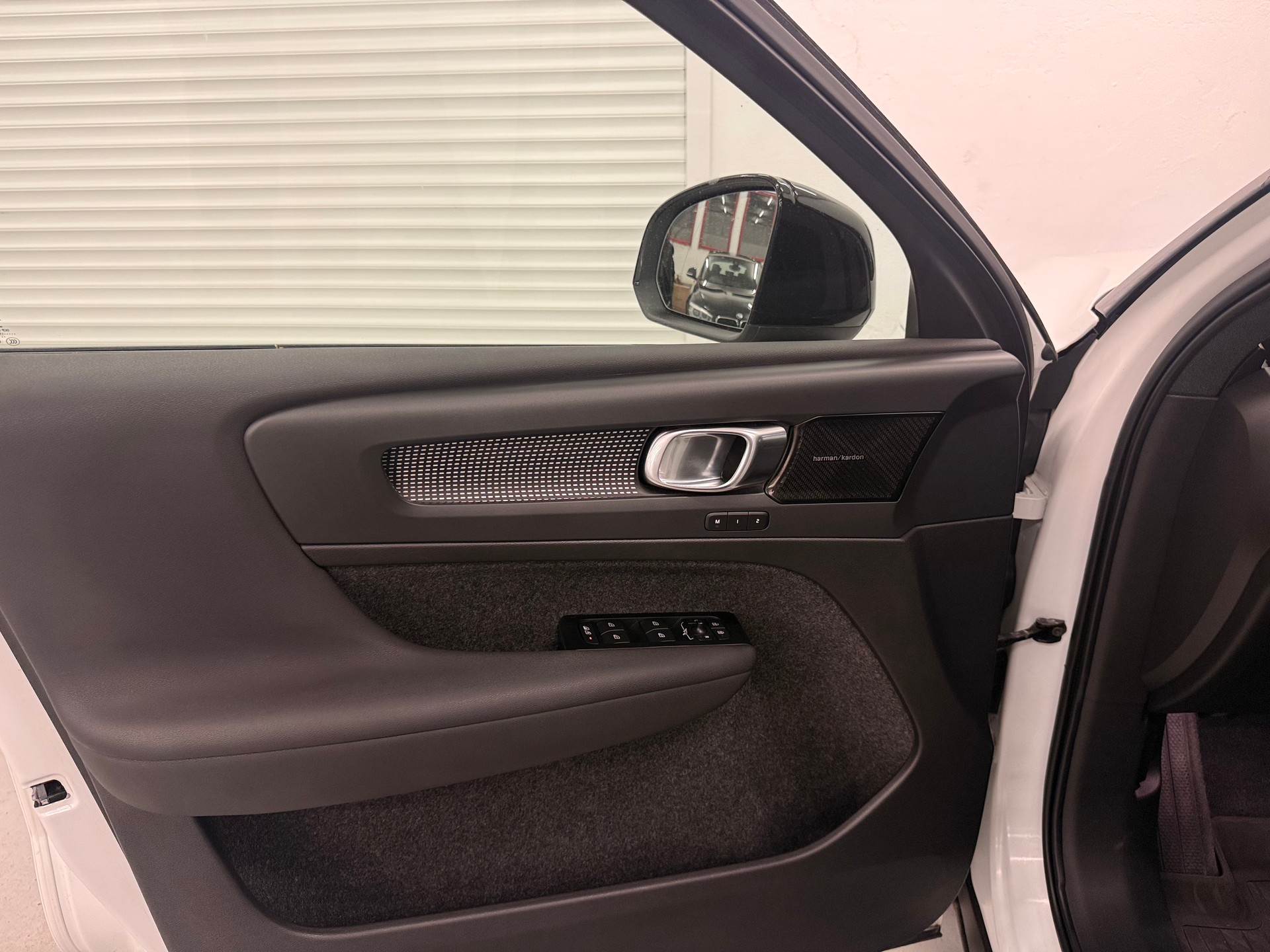 VOLVO XC40 Recharge P8 Twin AWD Pure Electric Plus-image-10