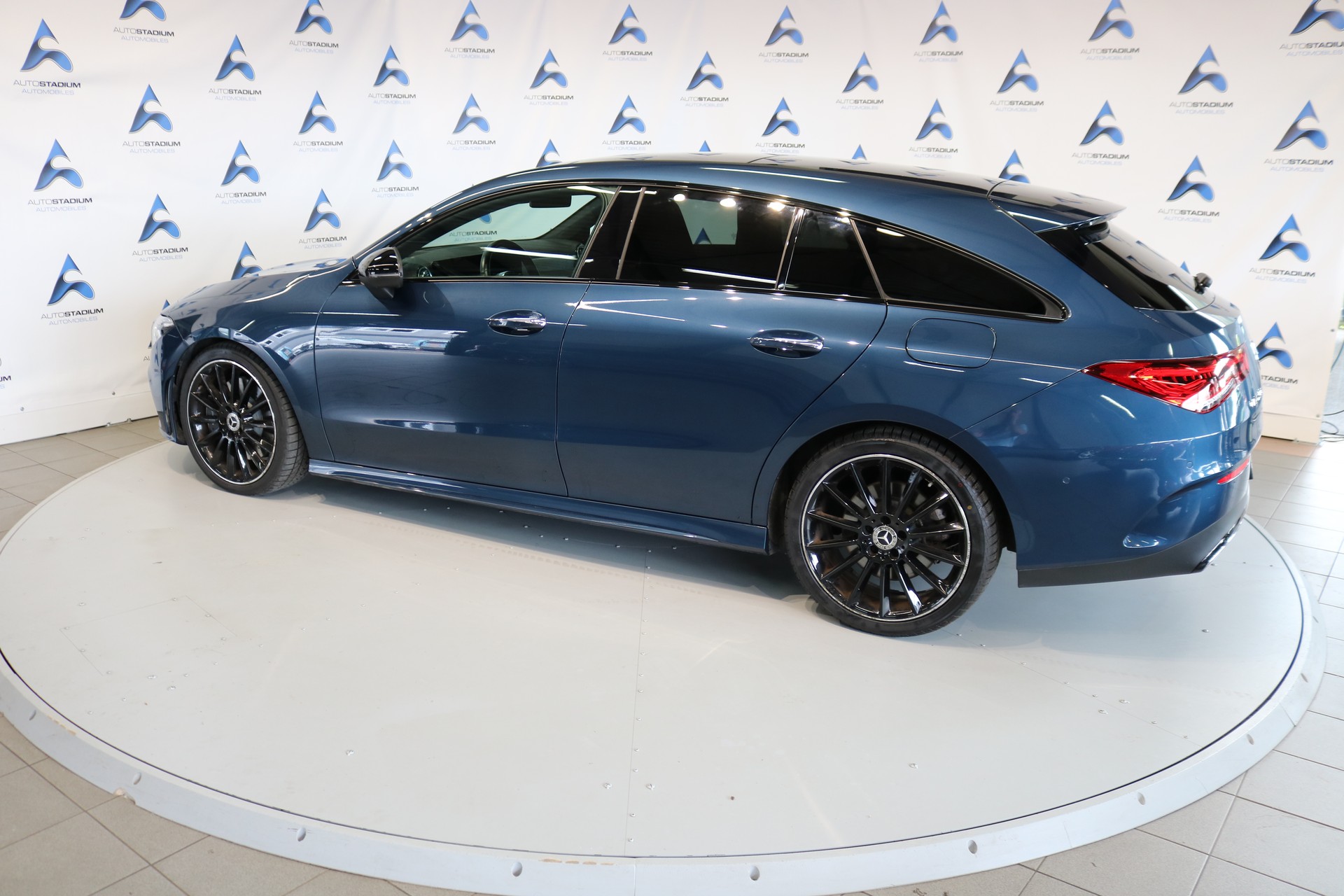 MERCEDES-BENZ CLA Shooting Brake 250 4Matic 7G-DCT AMG Line-image-12