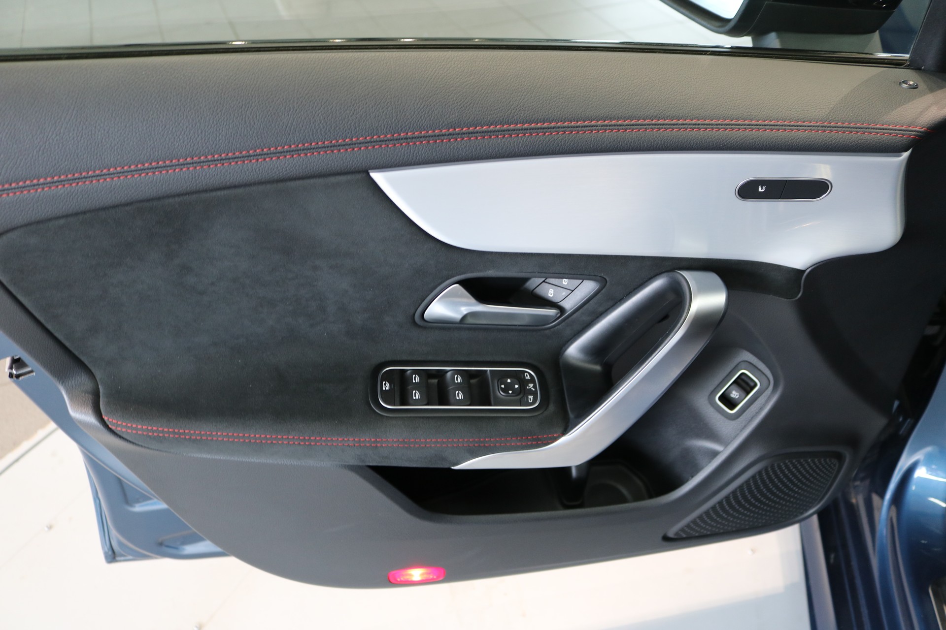 MERCEDES-BENZ CLA Shooting Brake 250 4Matic 7G-DCT AMG Line-image-22