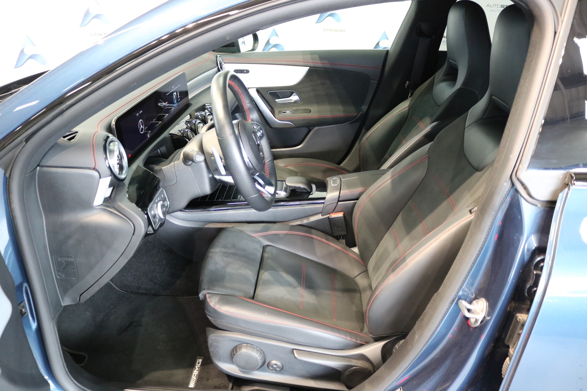 MERCEDES-BENZ CLA Shooting Brake 250 4Matic 7G-DCT AMG Line-image-3