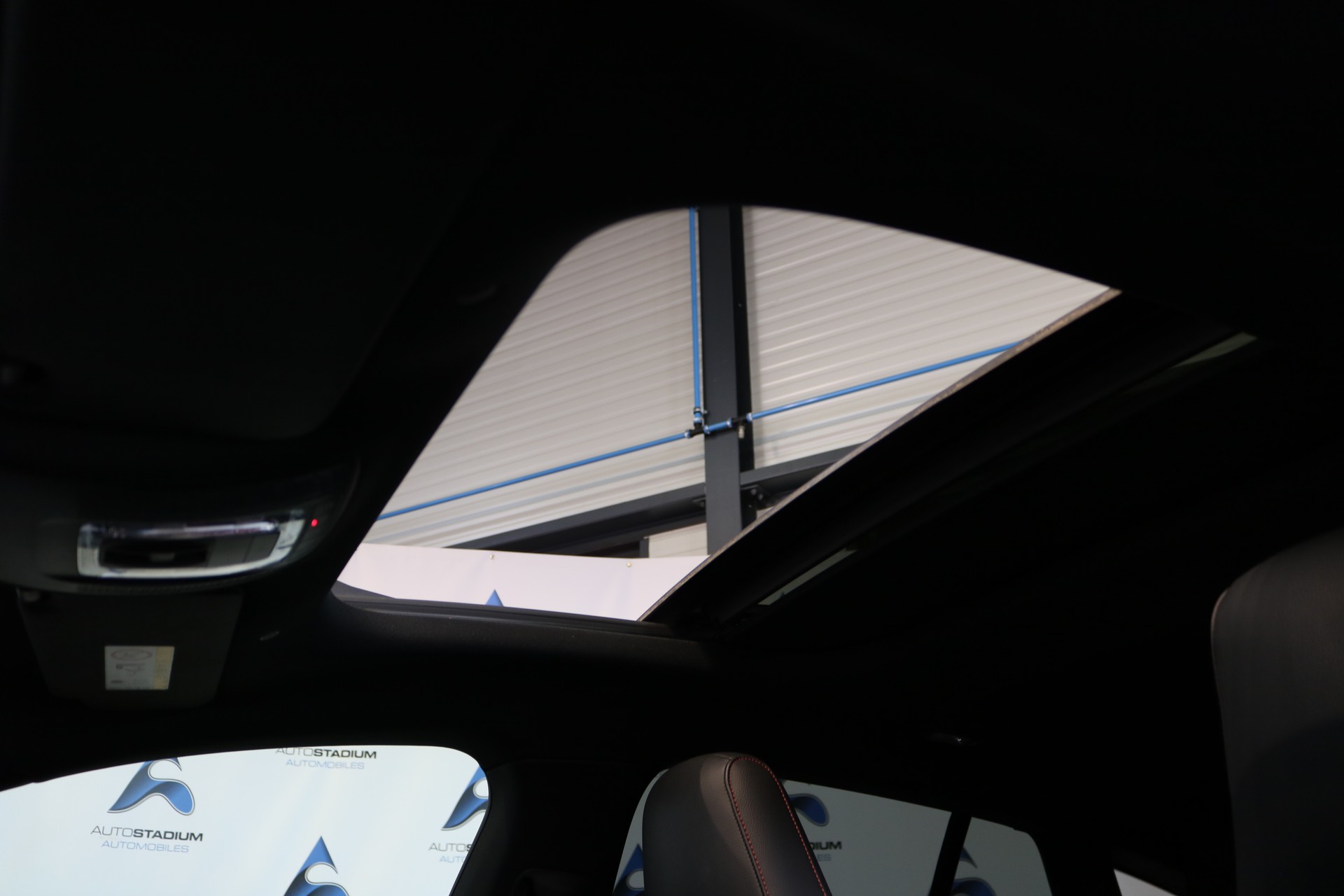 MERCEDES-BENZ CLA Shooting Brake 250 4Matic 7G-DCT AMG Line-image-34