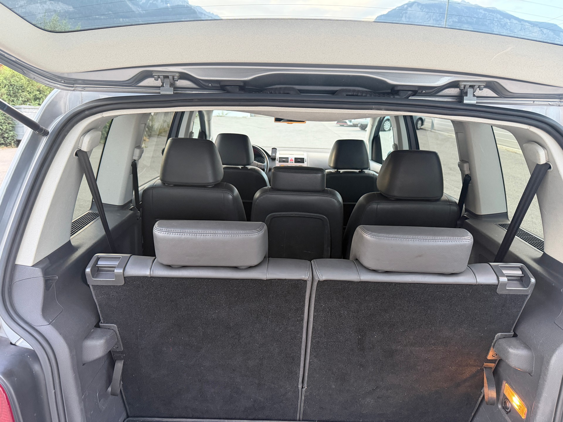 VW Touran 1.4 EcoFuel Highline DSG-image-12