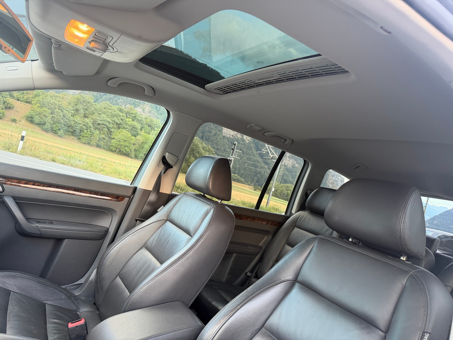 VW Touran 1.4 EcoFuel Highline DSG-image-7