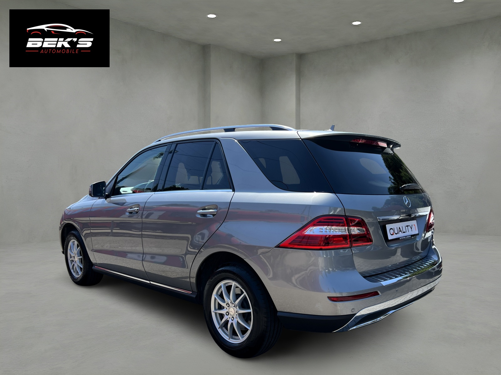 MERCEDES-BENZ ML 250 BlueTEC Executive 4Matic 7G-Tronic-showroom-element-2