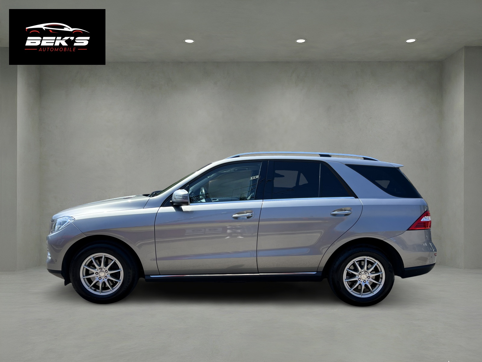 MERCEDES-BENZ ML 250 BlueTEC Executive 4Matic 7G-Tronic-showroom-element-1