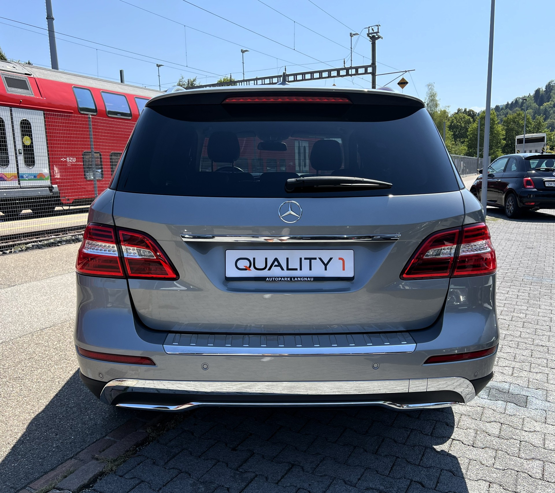 MERCEDES-BENZ ML 250 BlueTEC Executive 4Matic 7G-Tronic-showroom-element-3