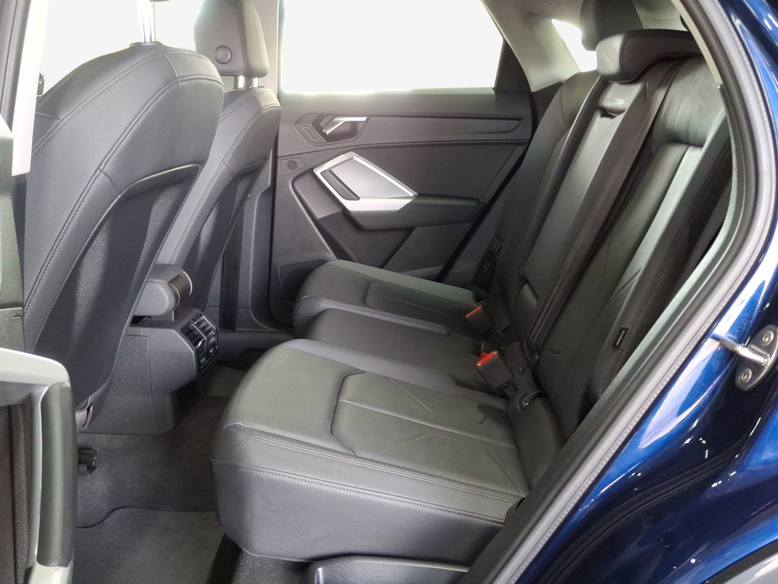 AUDI Q3 Sportback 35 TDI quattro S-tronic-image-11