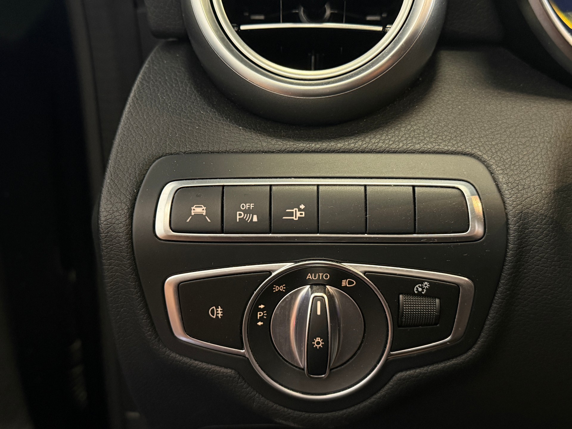 MERCEDES-BENZ C 43 Cabriolet AMG 4Matic 9G-Tronic-image-8