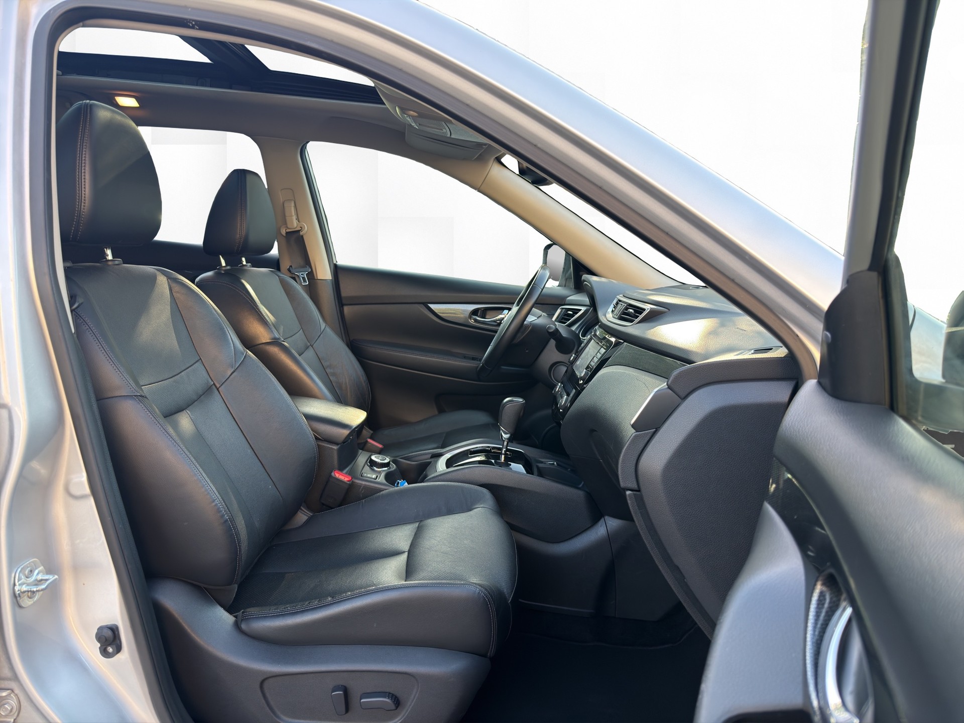 NISSAN X-Trail 2.0 dCi tekna Xtronic CVT ALL-MODE 4x4 7 Platz-image-9
