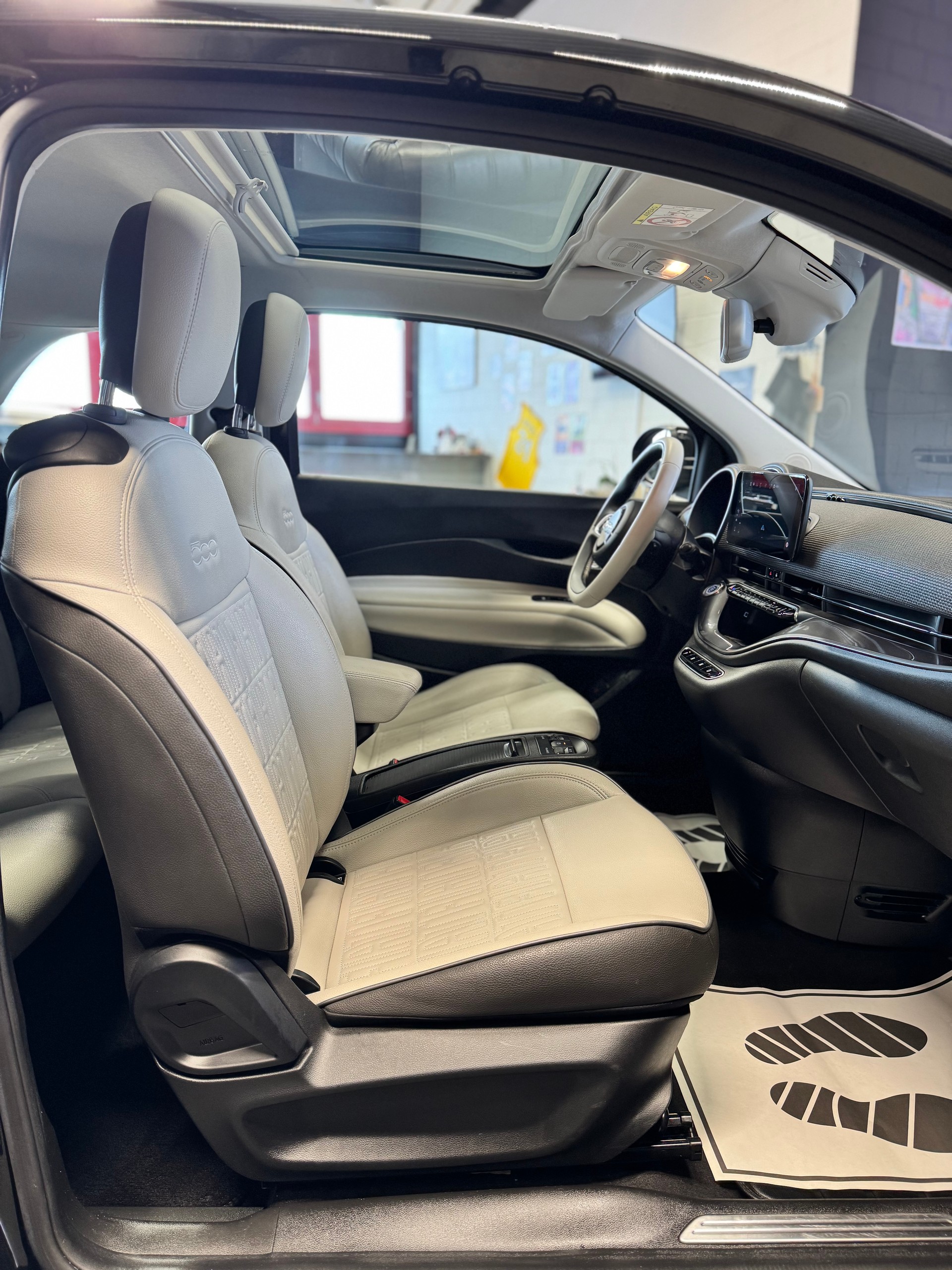 FIAT 500 electric 87 kW La Prima-image-9