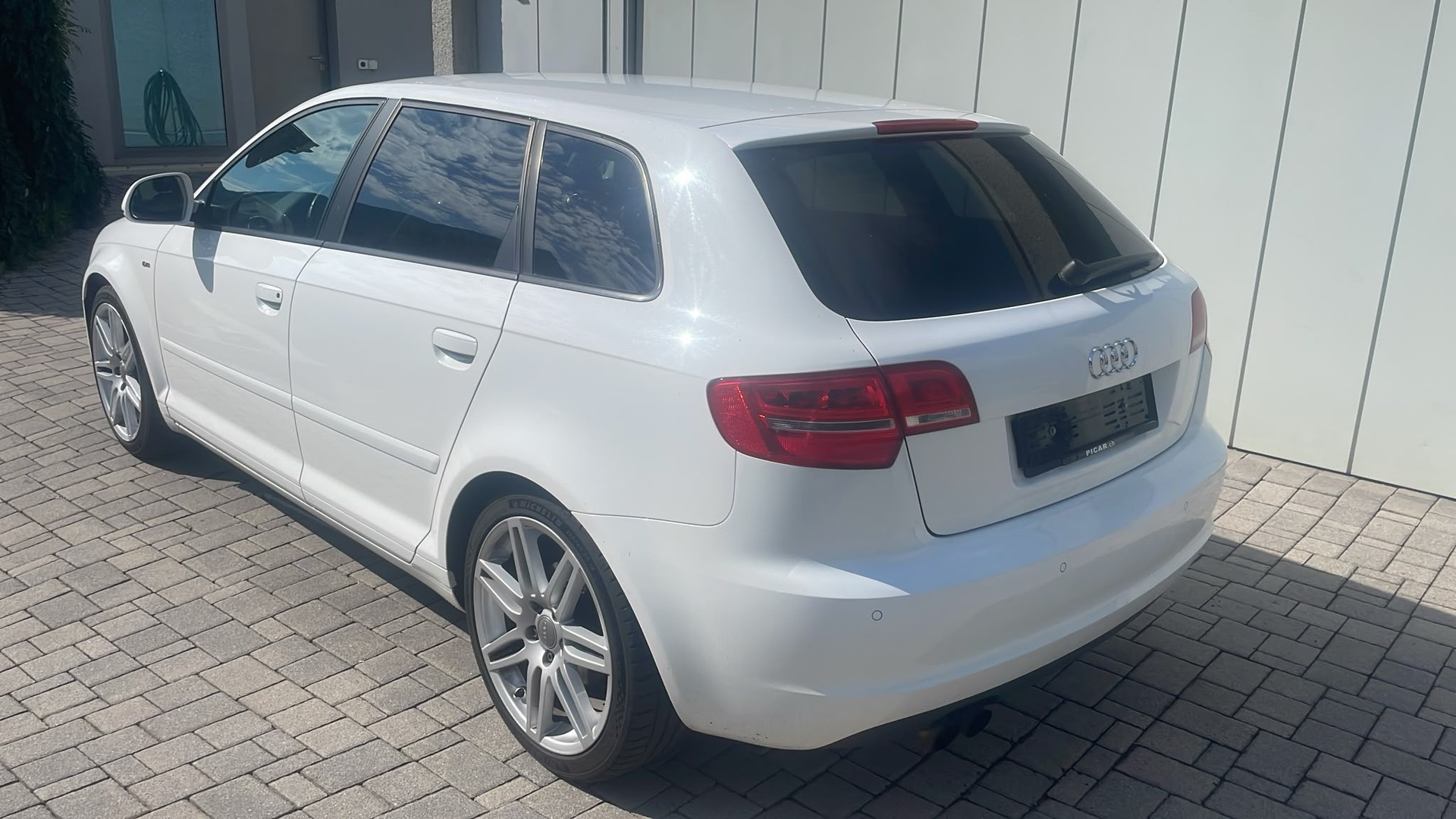 AUDI A3 Sportback 1.8 TFSI Ambition quattro-image-3