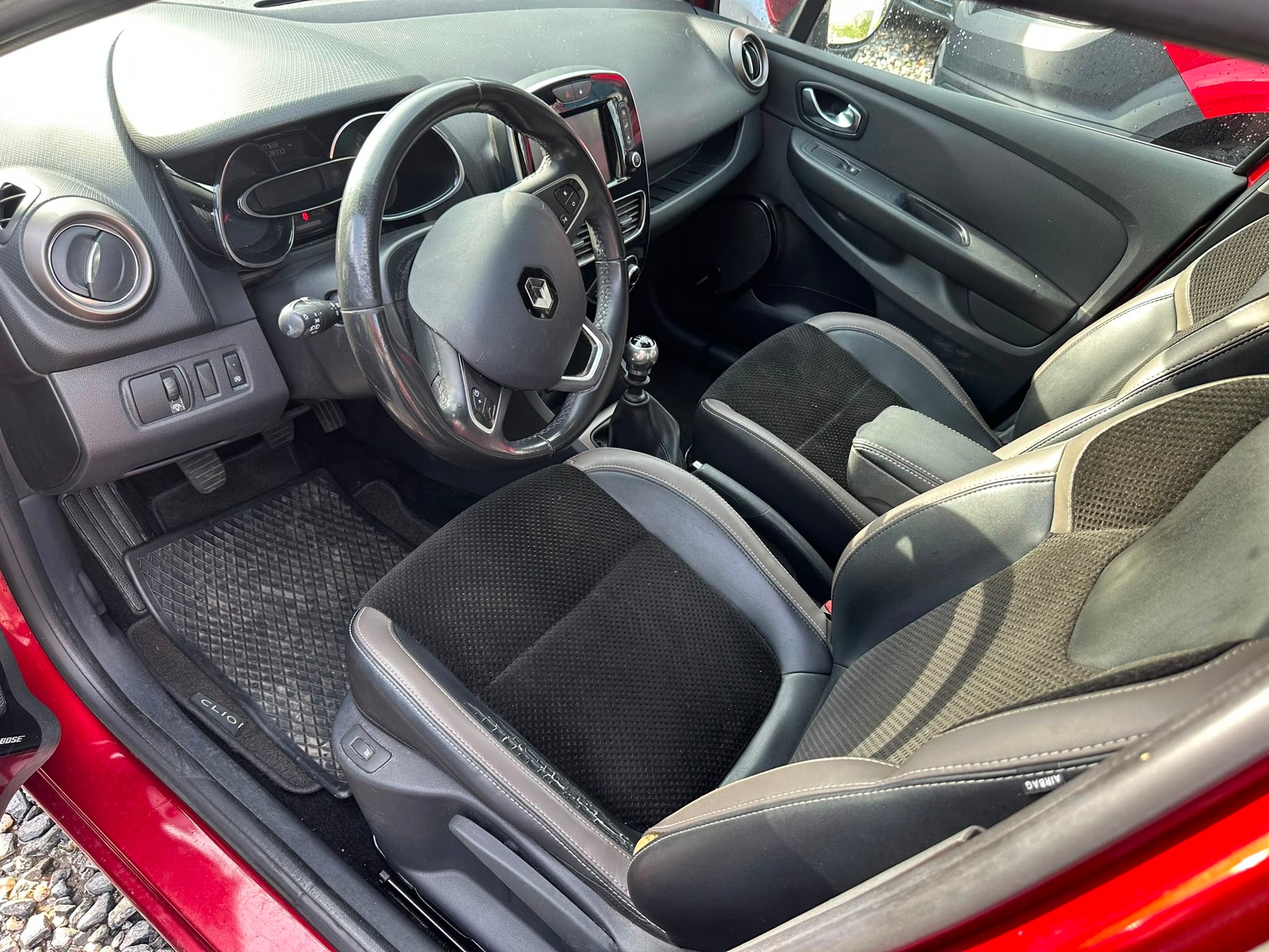 RENAULT Clio Grandtour 1.5 dCi Swiss Edition-image-3