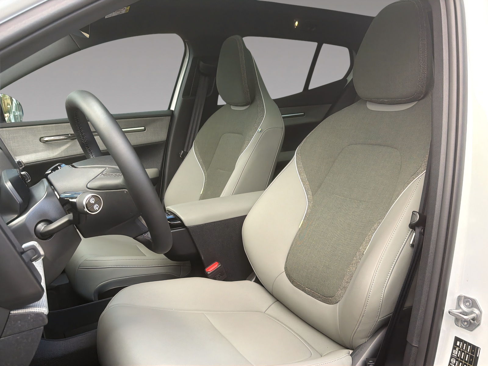 VOLVO EX30 E60 Twin Ultra Performance AWD-image-5