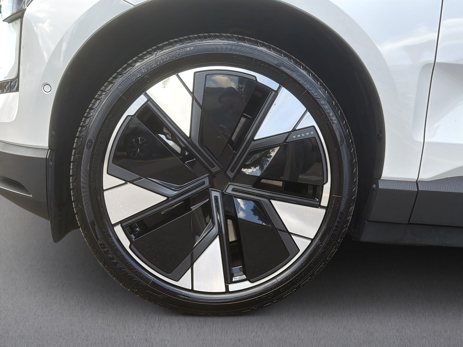 VOLVO EX30 E60 Twin Ultra Performance AWD-image-19
