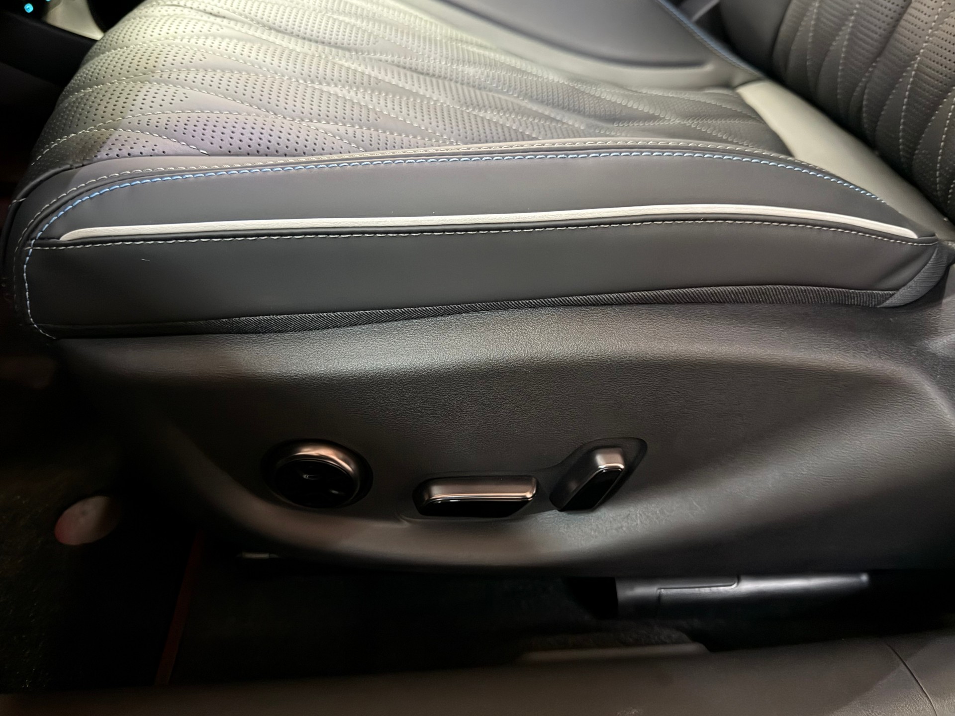 BYD Seal 82,5 kWh Excellence AWD-image-21