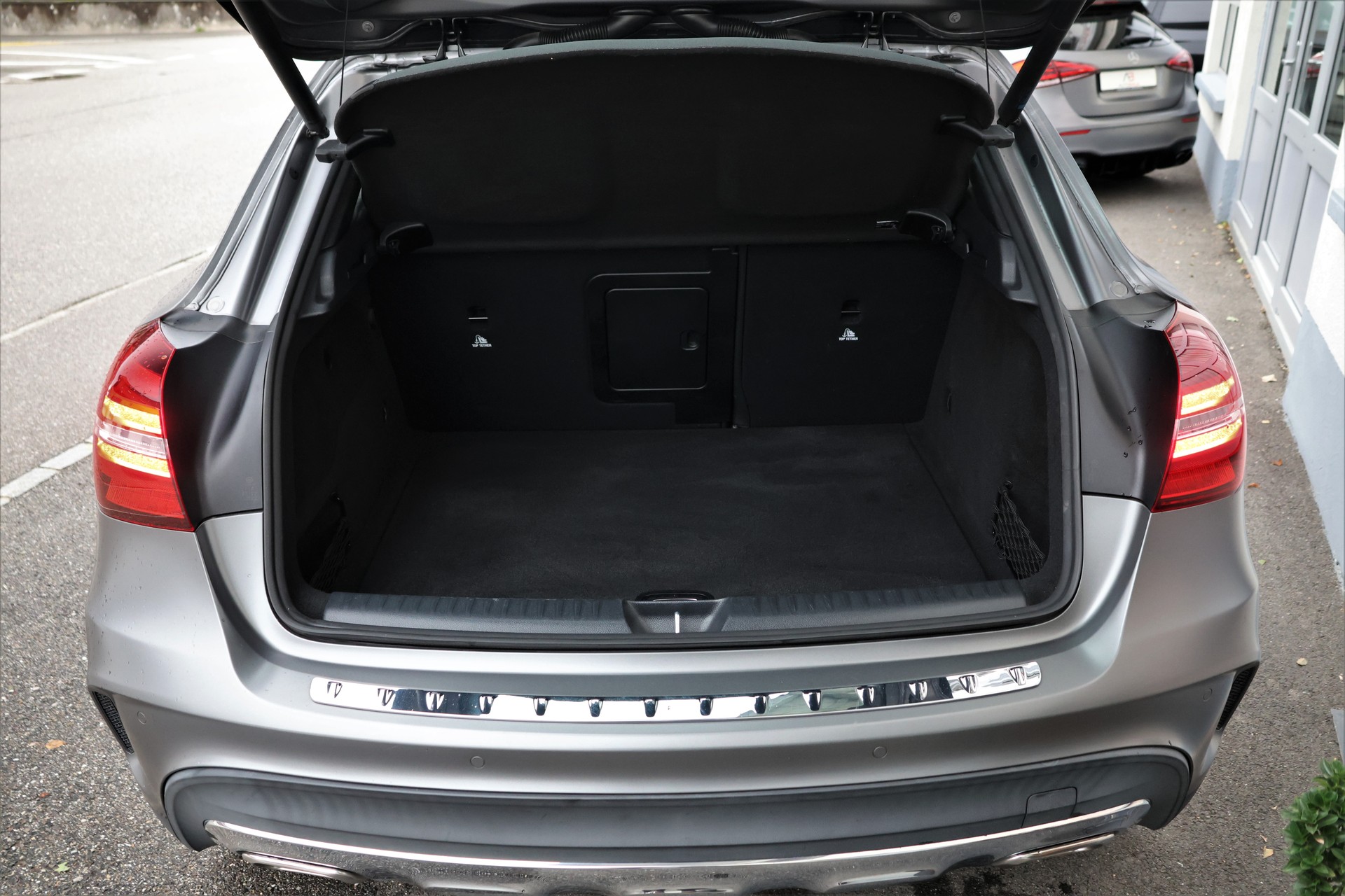 MERCEDES-BENZ GLA 200 d Swiss Star Edition AMG 4Matic 7G-DCT (CH) *Grey Magno*-image-16