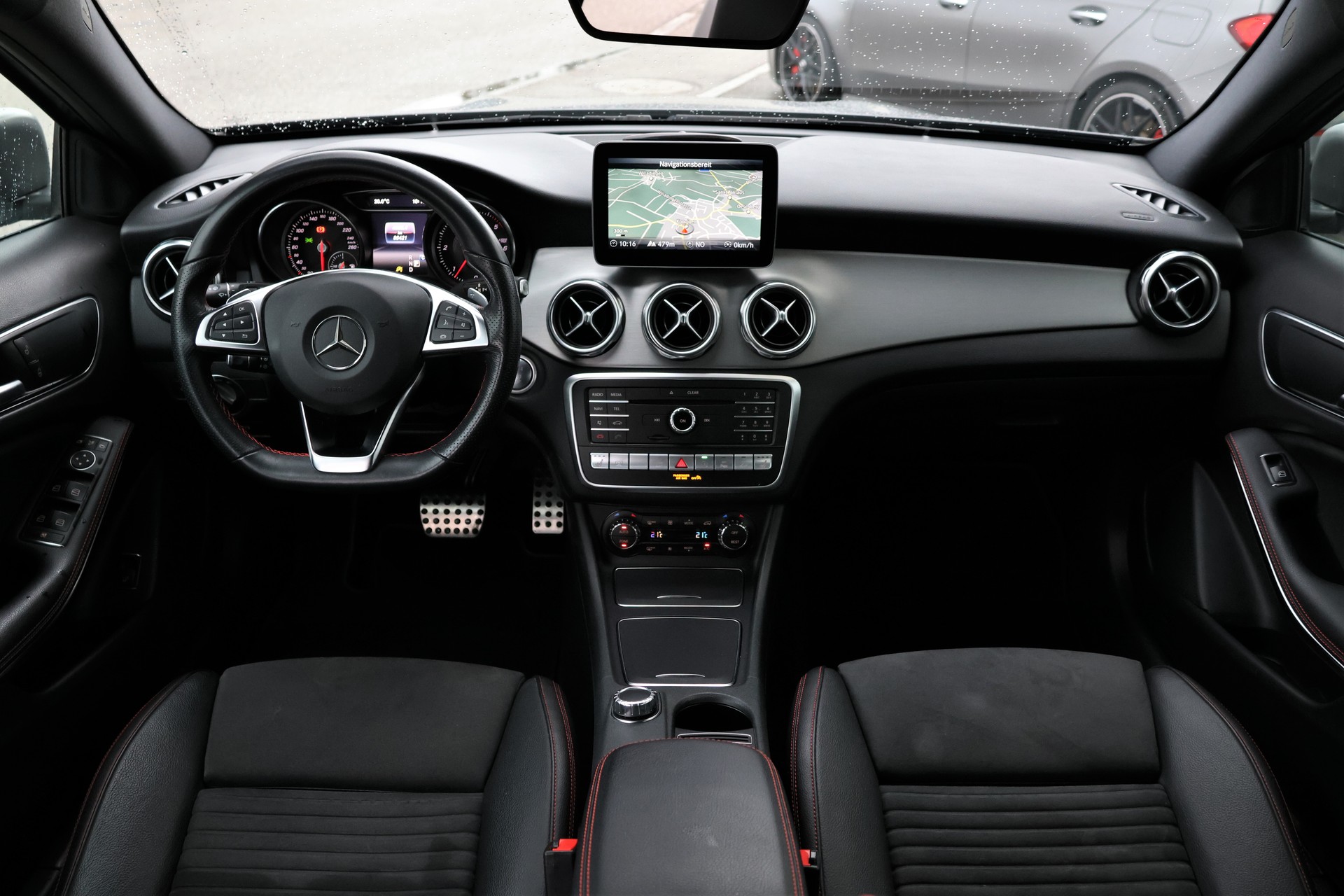 MERCEDES-BENZ GLA 200 d Swiss Star Edition AMG 4Matic 7G-DCT (CH) *Grey Magno*-image-14