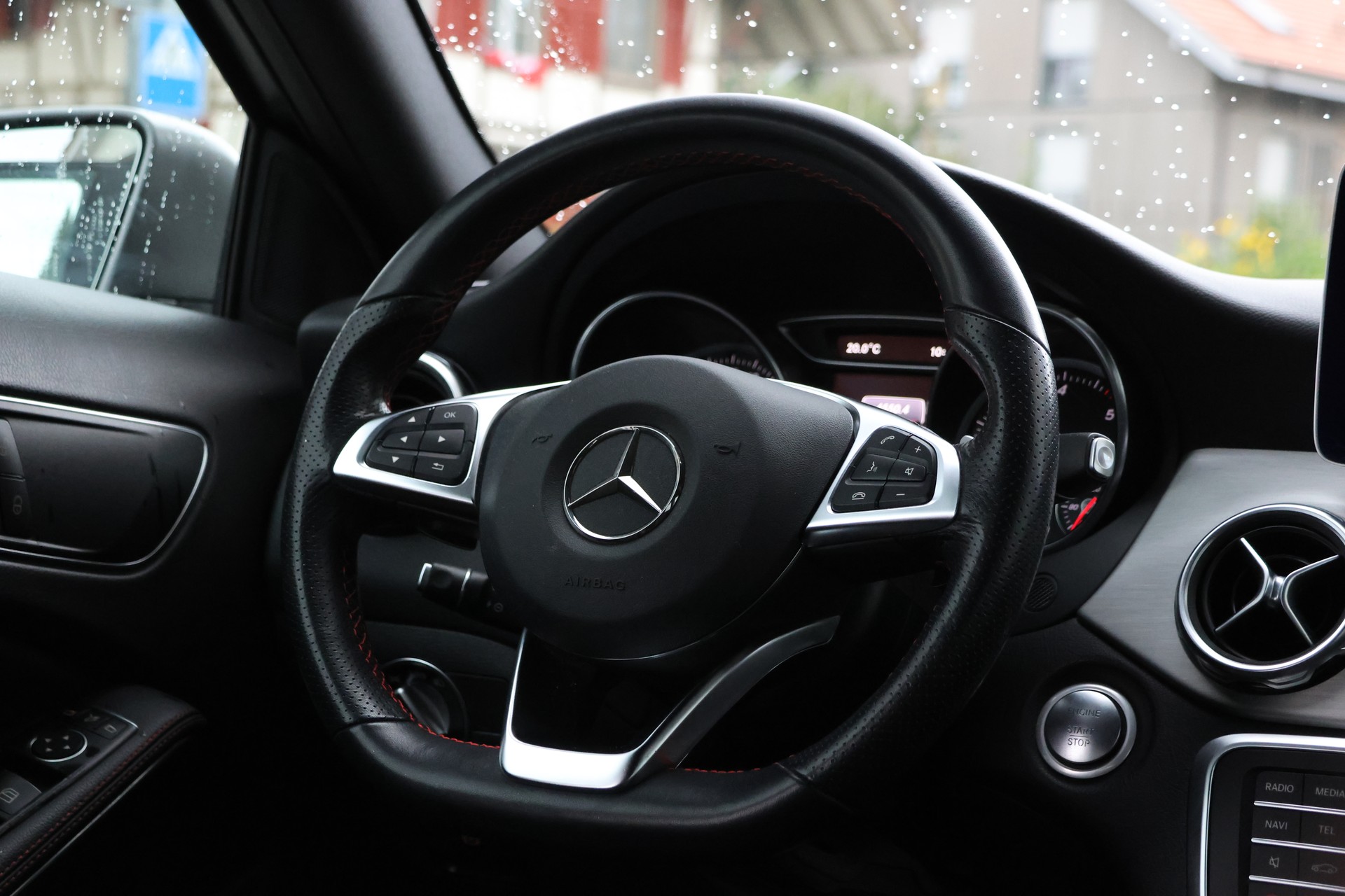 MERCEDES-BENZ GLA 200 d Swiss Star Edition AMG 4Matic 7G-DCT (CH) *Grey Magno*-image-13