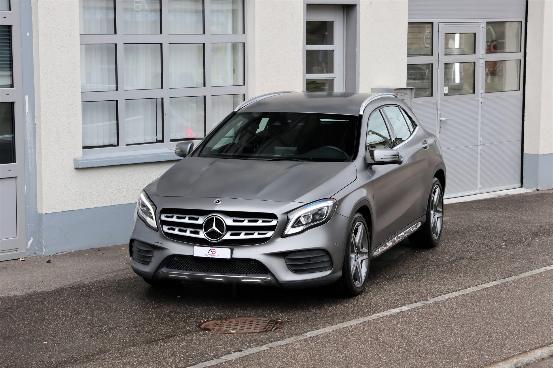 MERCEDES-BENZ GLA 200 d Swiss Star Edition AMG 4Matic 7G-DCT (CH) *Grey Magno*