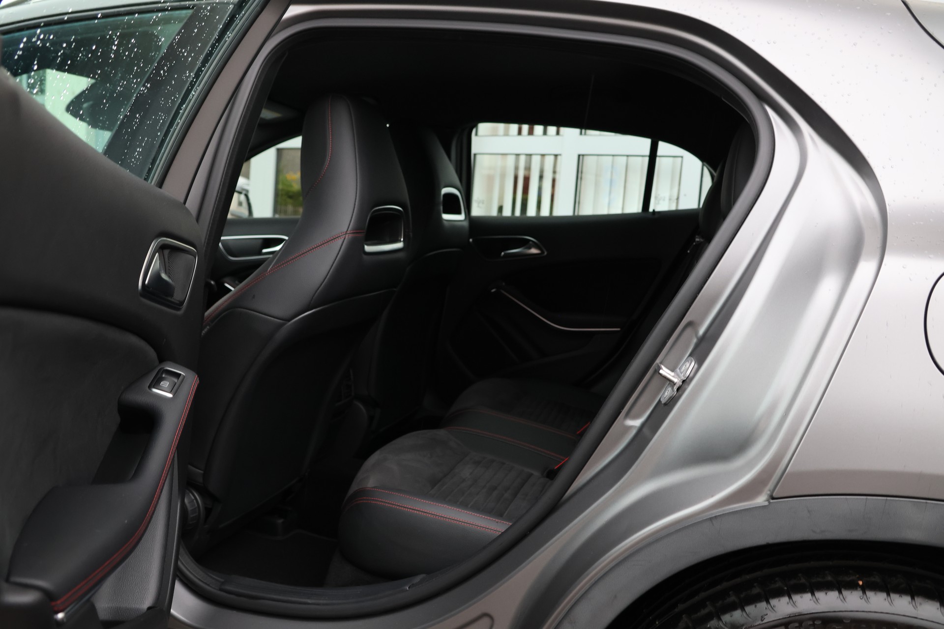 MERCEDES-BENZ GLA 200 d Swiss Star Edition AMG 4Matic 7G-DCT (CH) *Grey Magno*-image-11
